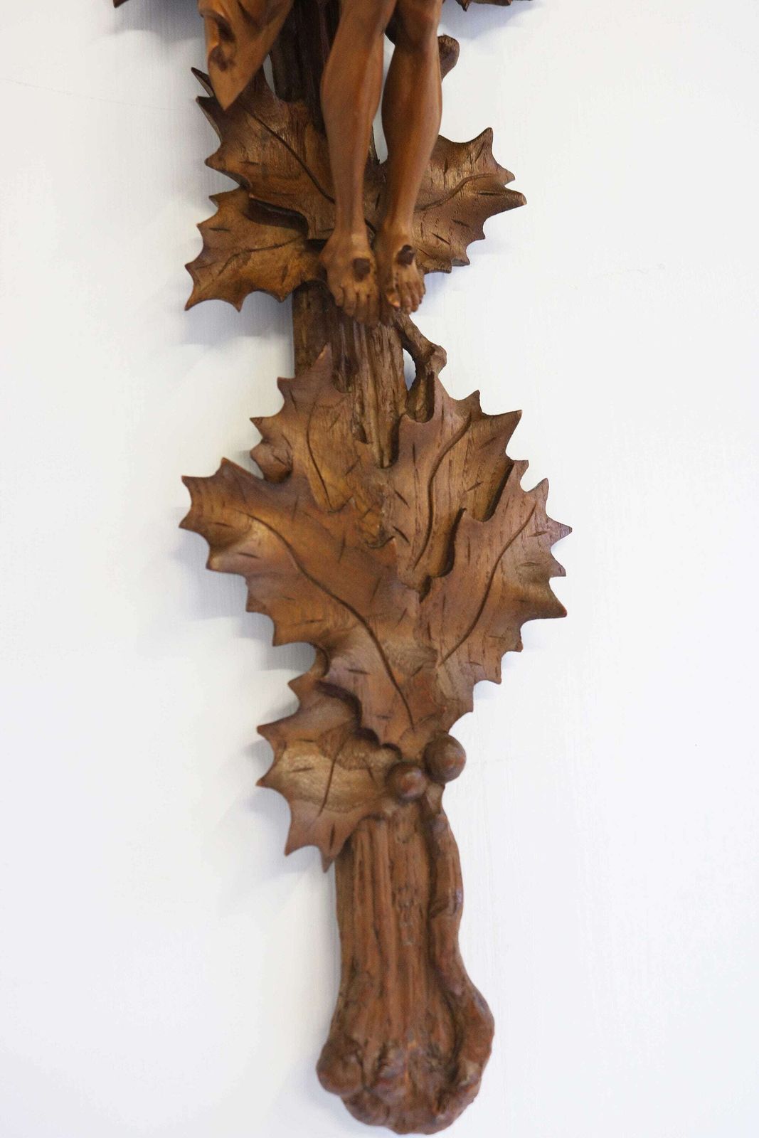 Antiek handgesneden houten Black Forest kruisbeeld met Corpus Christi sculptuur, vakkundig houtsnijwerk, religieus kerkstuk, ca. 1900 photo buy