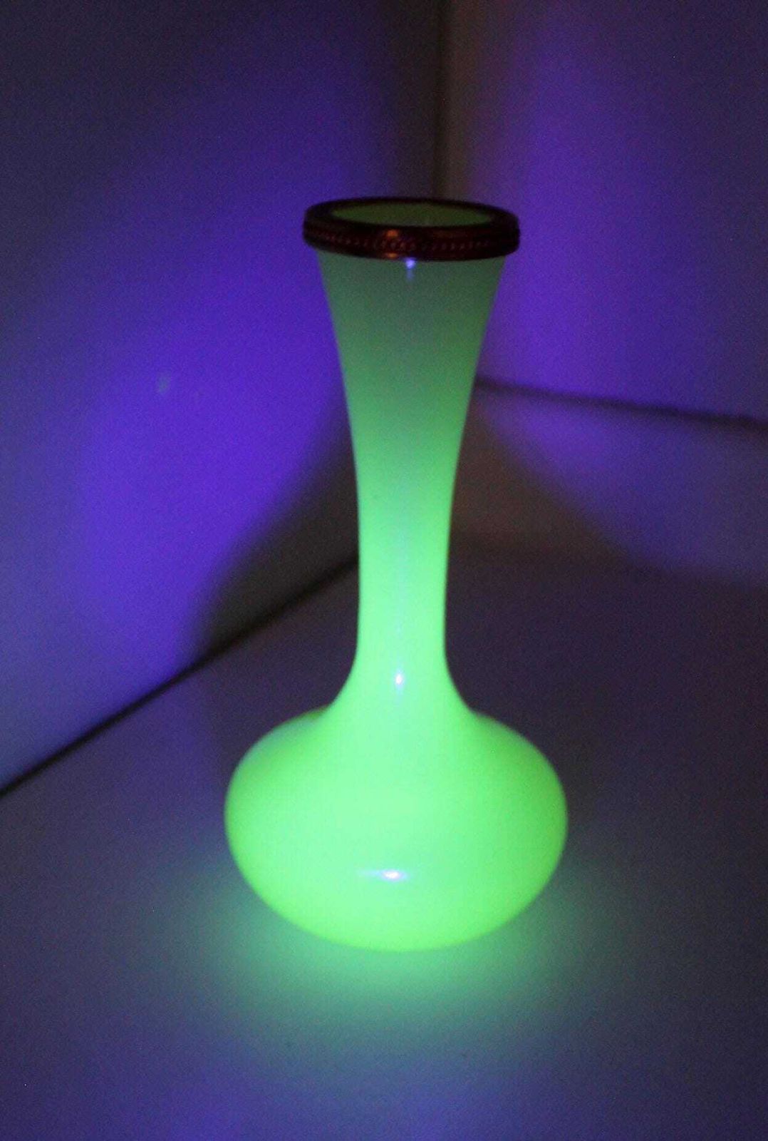 Klein vintage uraniumglas opaline knoppenvase, Murano Italië, kunstglas, soliflore, Ormolu kralenrand, gouden metalen rand, zachtgeel ouraline photo 80.0