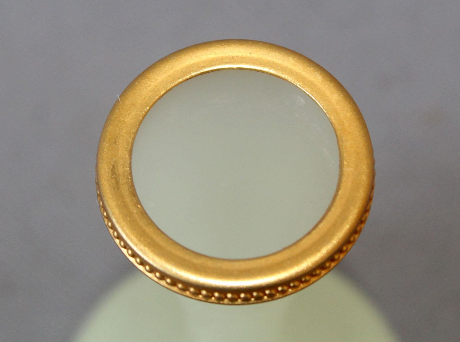 photo buy Klein vintage uraniumglas opaline knoppenvase, Murano Italië, kunstglas, soliflore, Ormolu kralenrand, gouden metalen rand, zachtgeel ouraline
