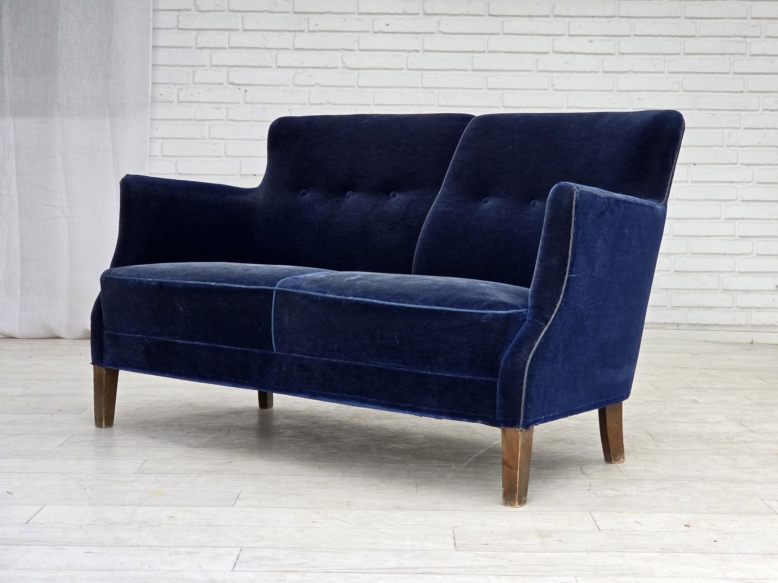 photo vinterior 1960s, Danish 2 Seater Sofa. Dark Blue Furniture Velour.