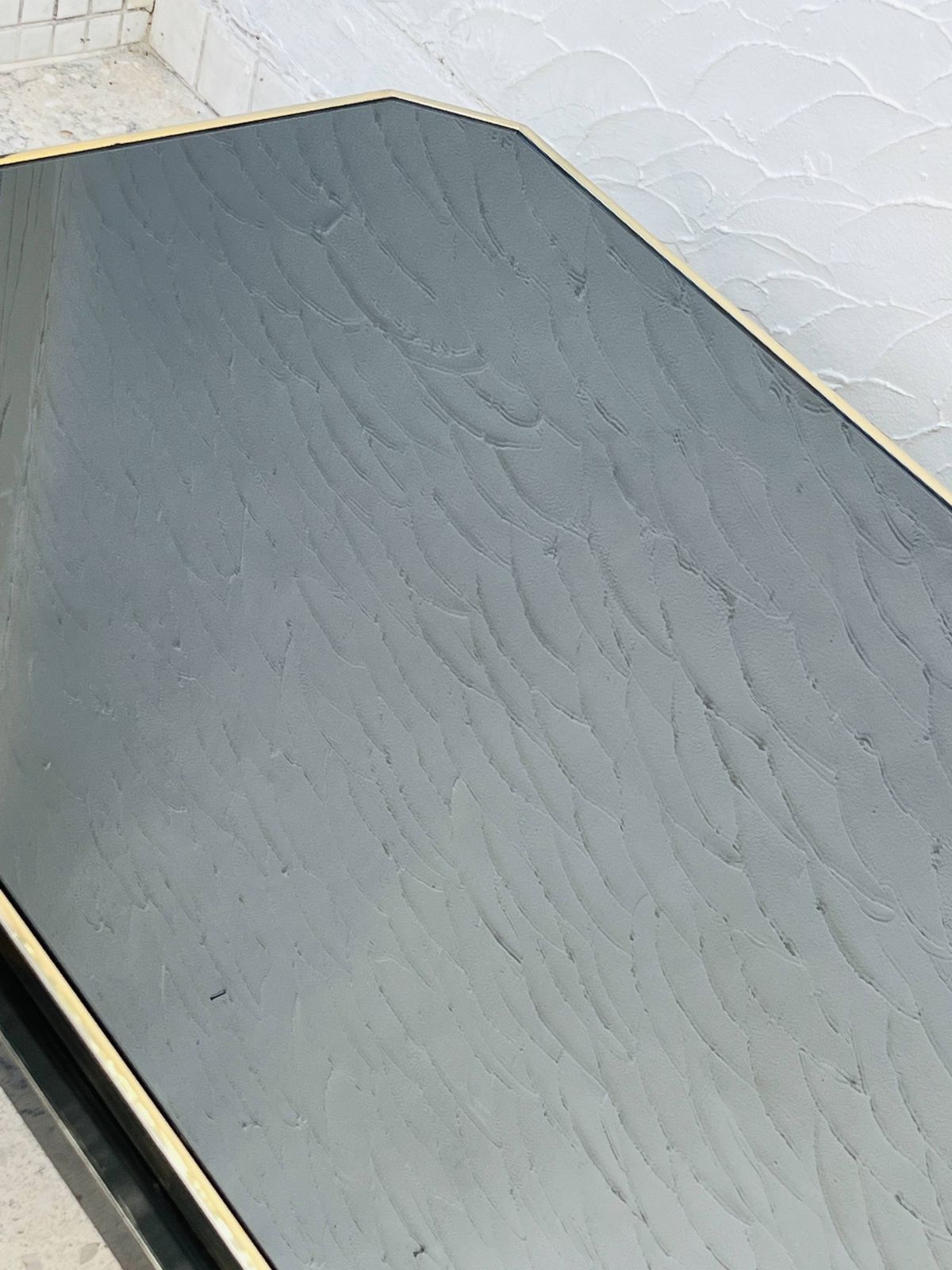 photo for sale Tweekleurige salontafel in messing en zwart spiegelglas van Fedam