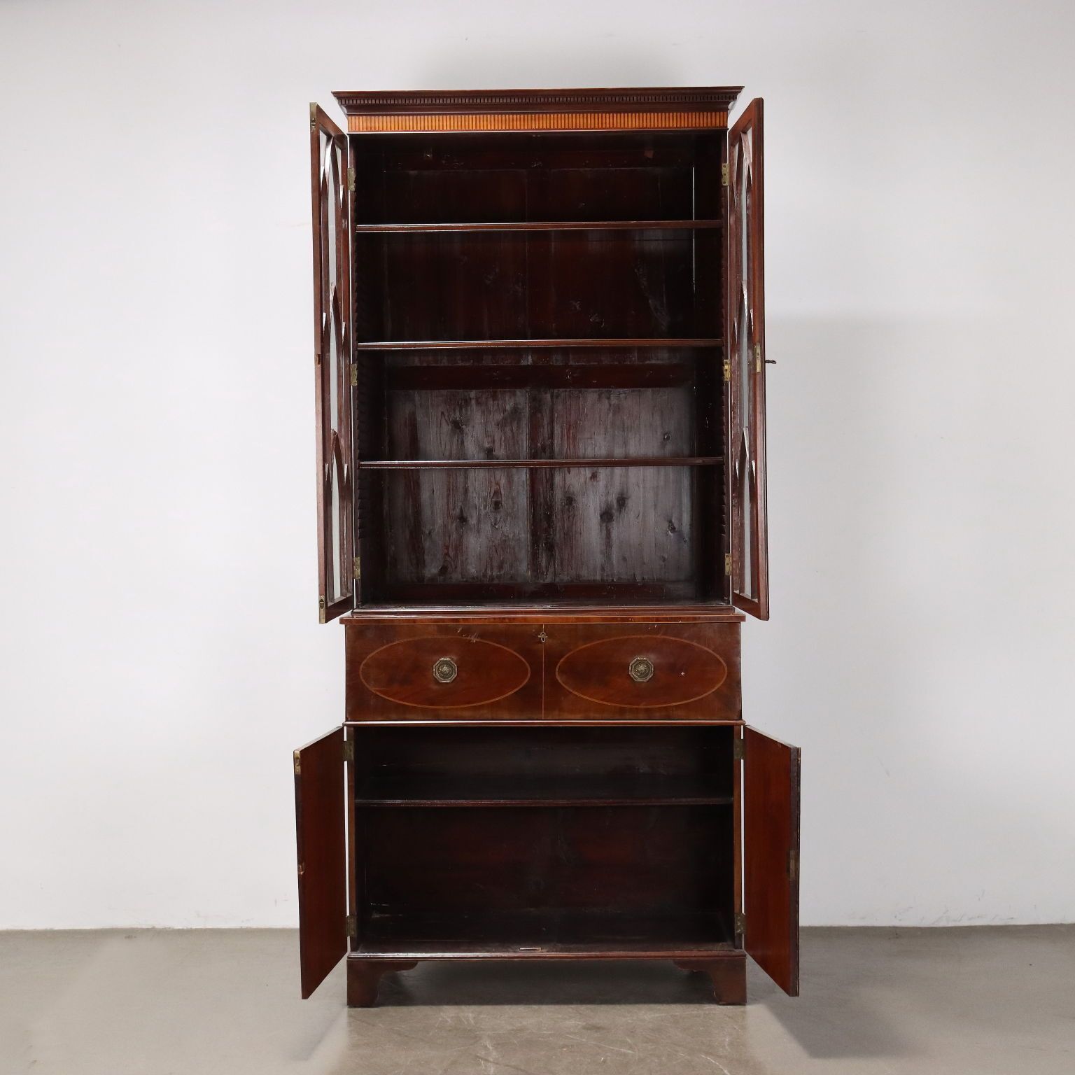 Boekenkast Neo-Gotische Stijl Mahonie 19e Eeuw photo Meubels