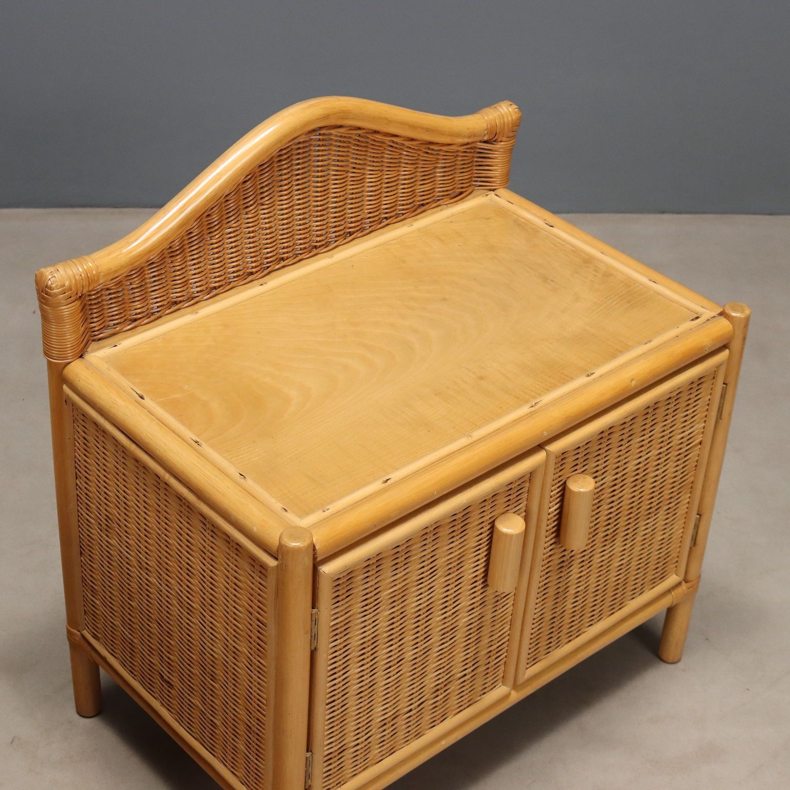 Tables de chevet vintage en osier tressé et hêtre, design italien, années 1980 photo vintage
