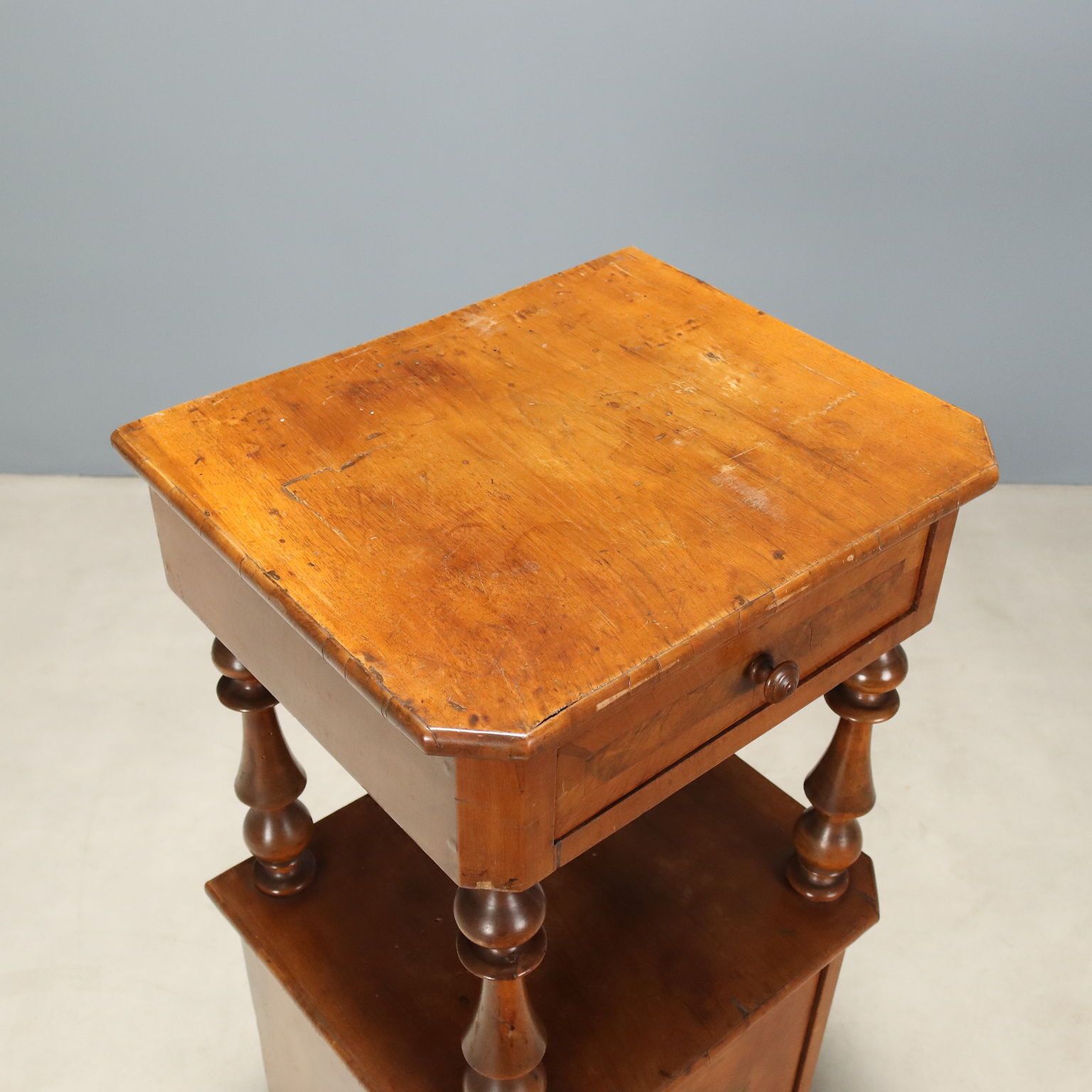 Table de nuit Louis-Philippe en noyer, Italie, fin du XIXe siècle photo vintage