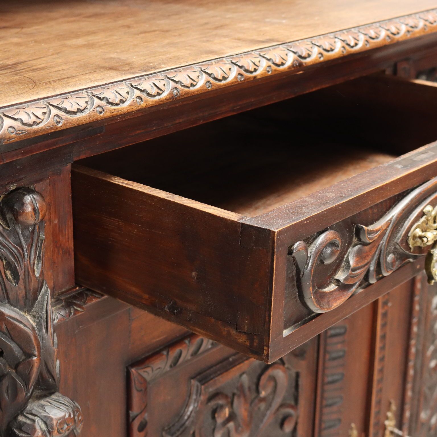 Armoire d'époque néo-Renaissance en noyer, Italie, XIXe siècle photo 1360.0