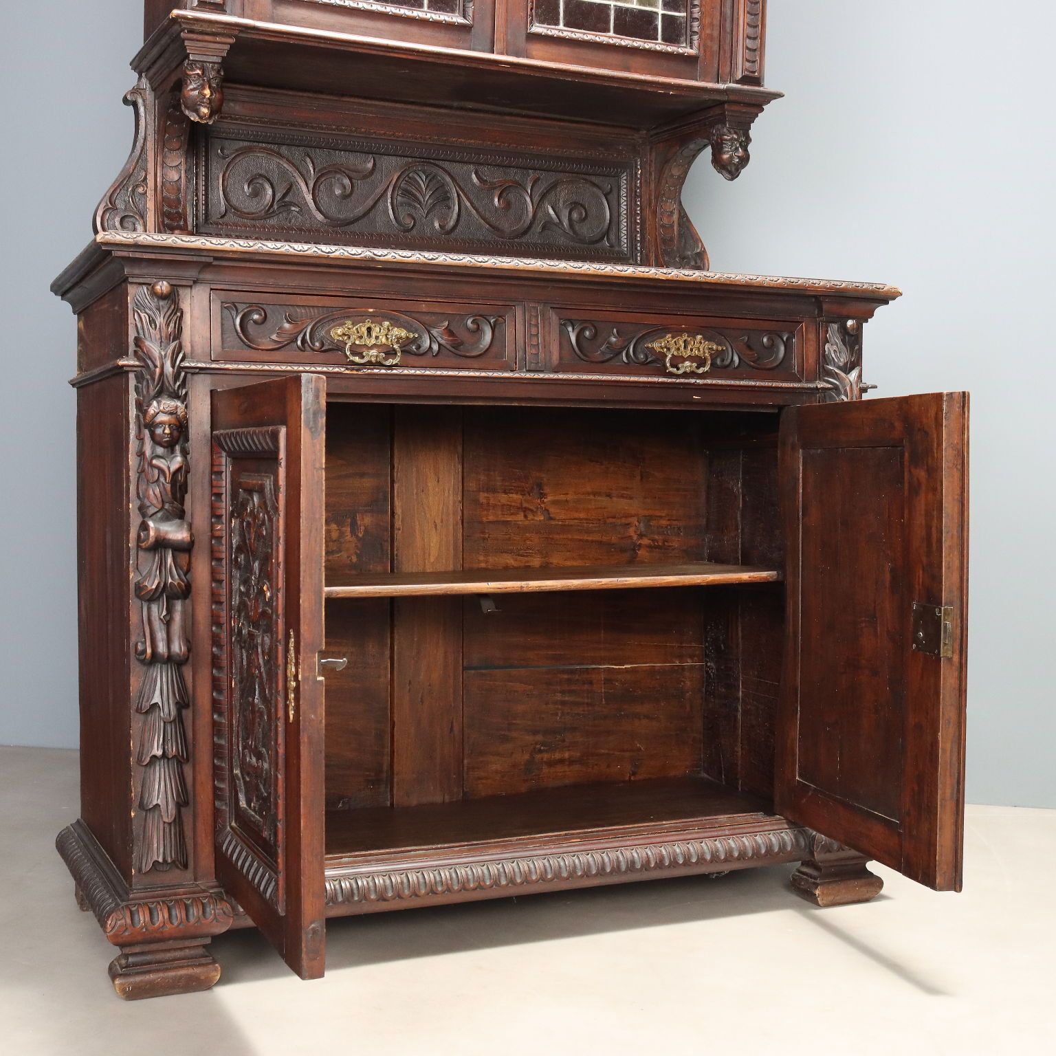 Armoire d'époque néo-Renaissance en noyer, Italie, XIXe siècle photo vinterior