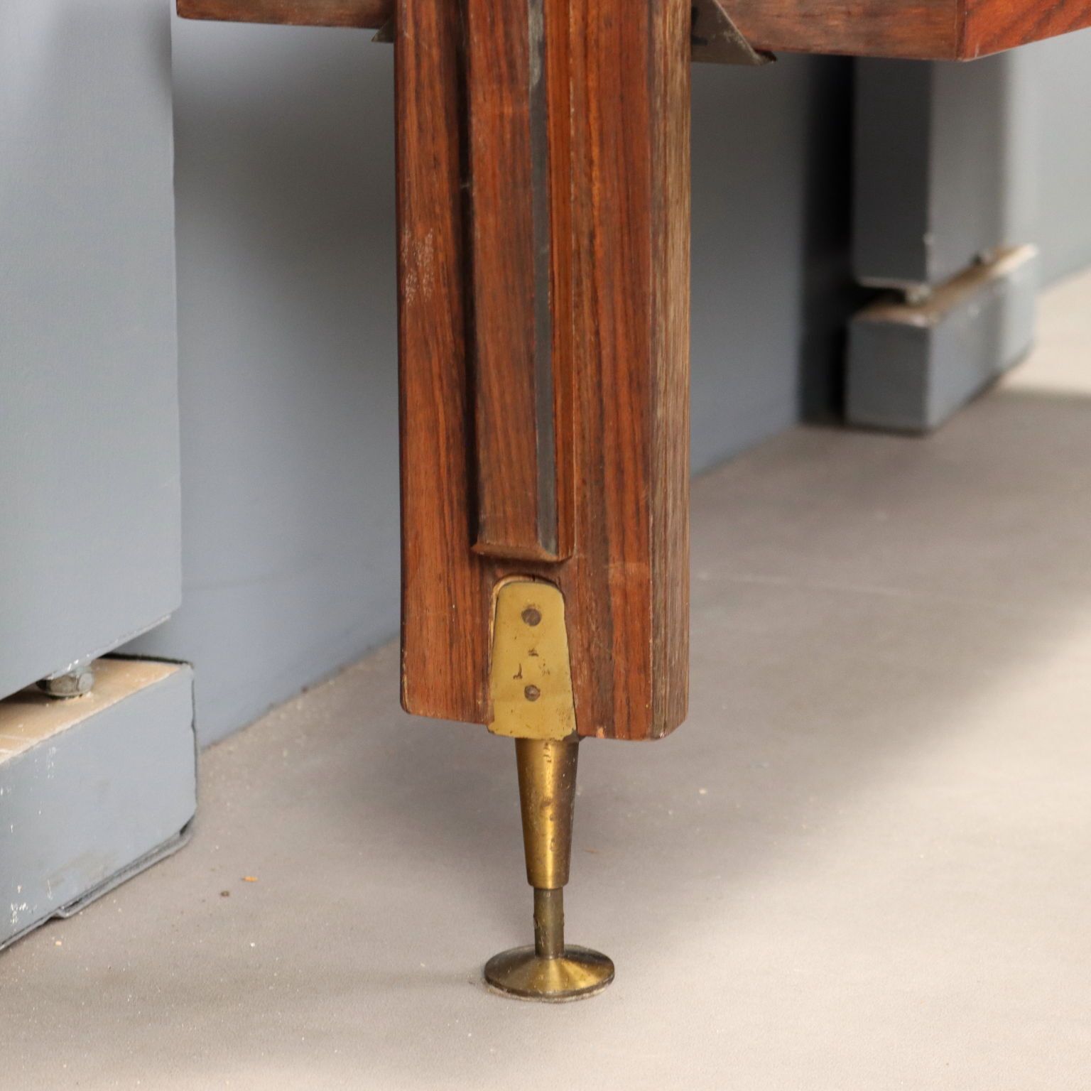 Mobilier Bibliothèque vintage en bois plaqué et laiton, Italie, années 1950-1960 photo