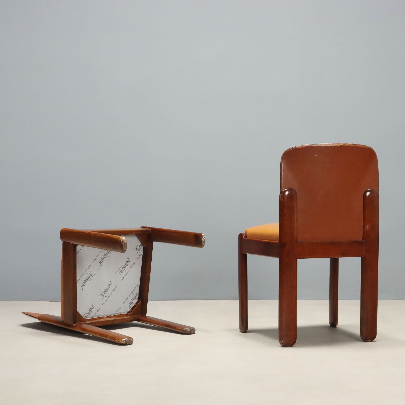 photo furniture Ensemble de huit chaises par Silvio Coppola pour Bernini