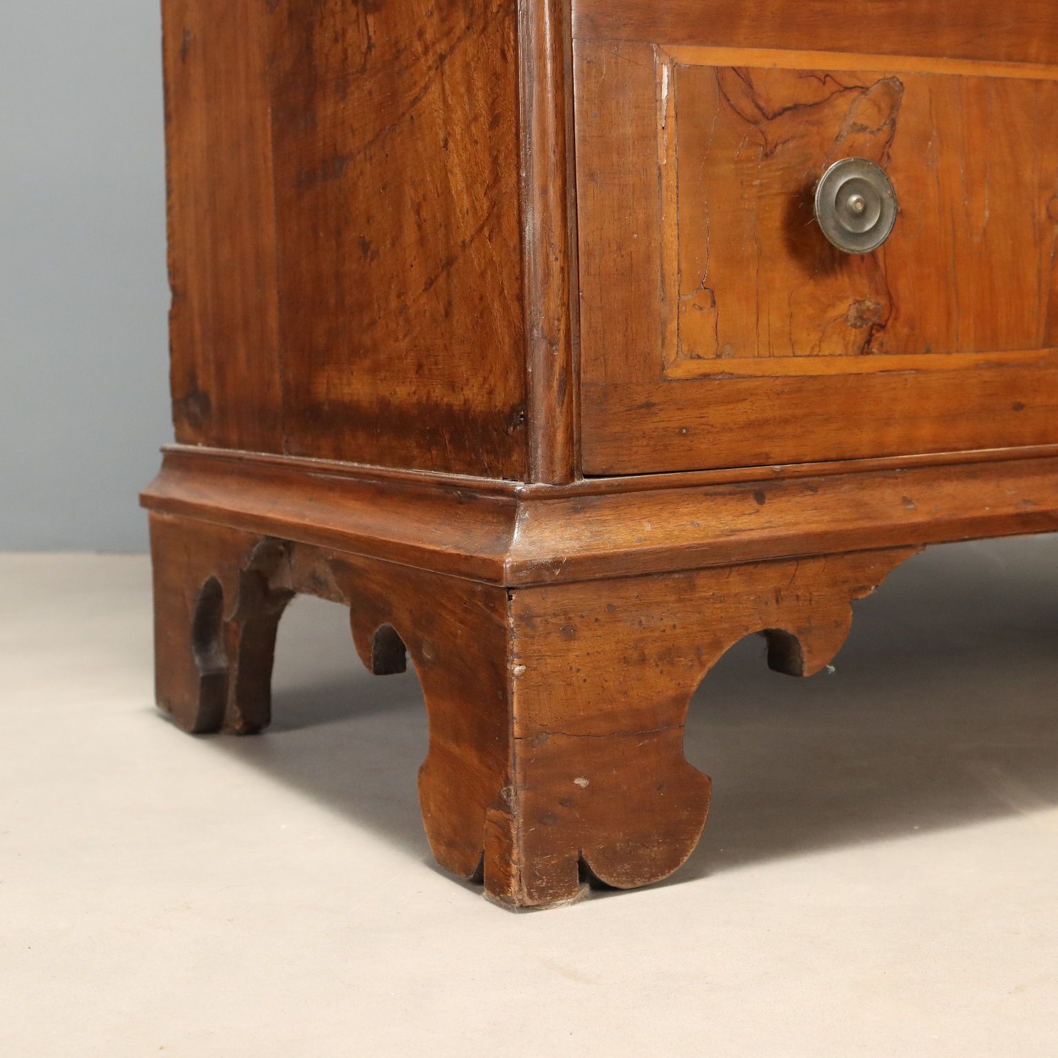 photo vinterior Trumeau d'époque en noyer et loupe de noyer, bronze, Italie, XVIIIe siècle