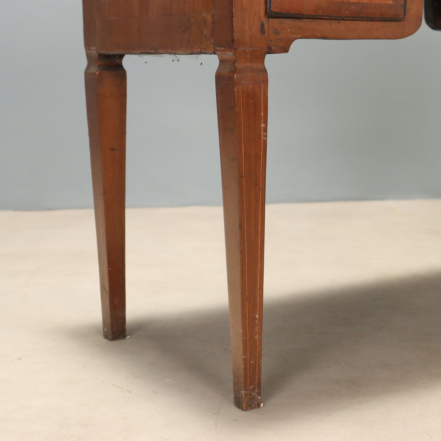 Neoklassiek walnoten schrijfbureau, 19e eeuw photo buy
