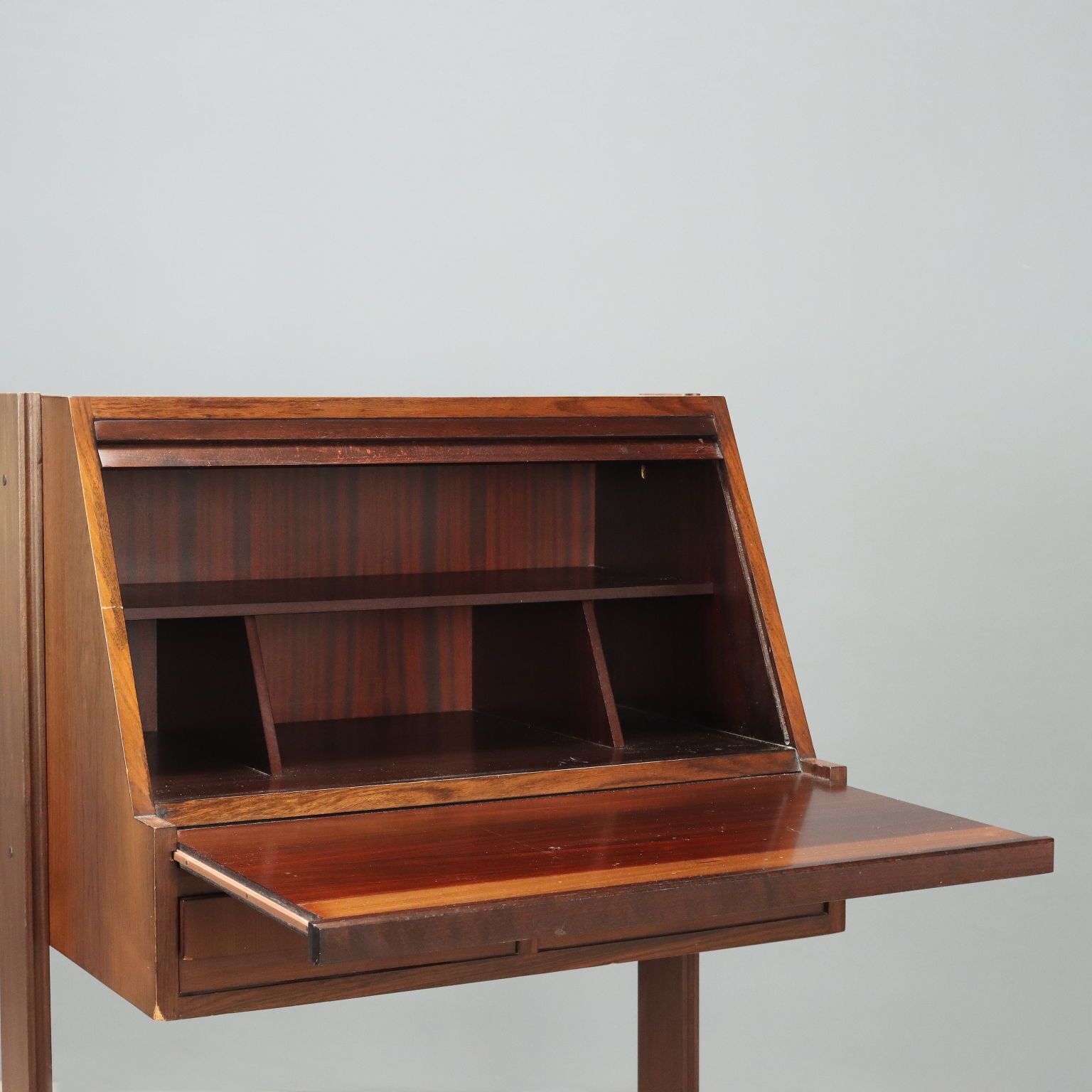 Bureau à cylindre vintage en placage de bois exotique, Italie, années 1960 photo Mobilier