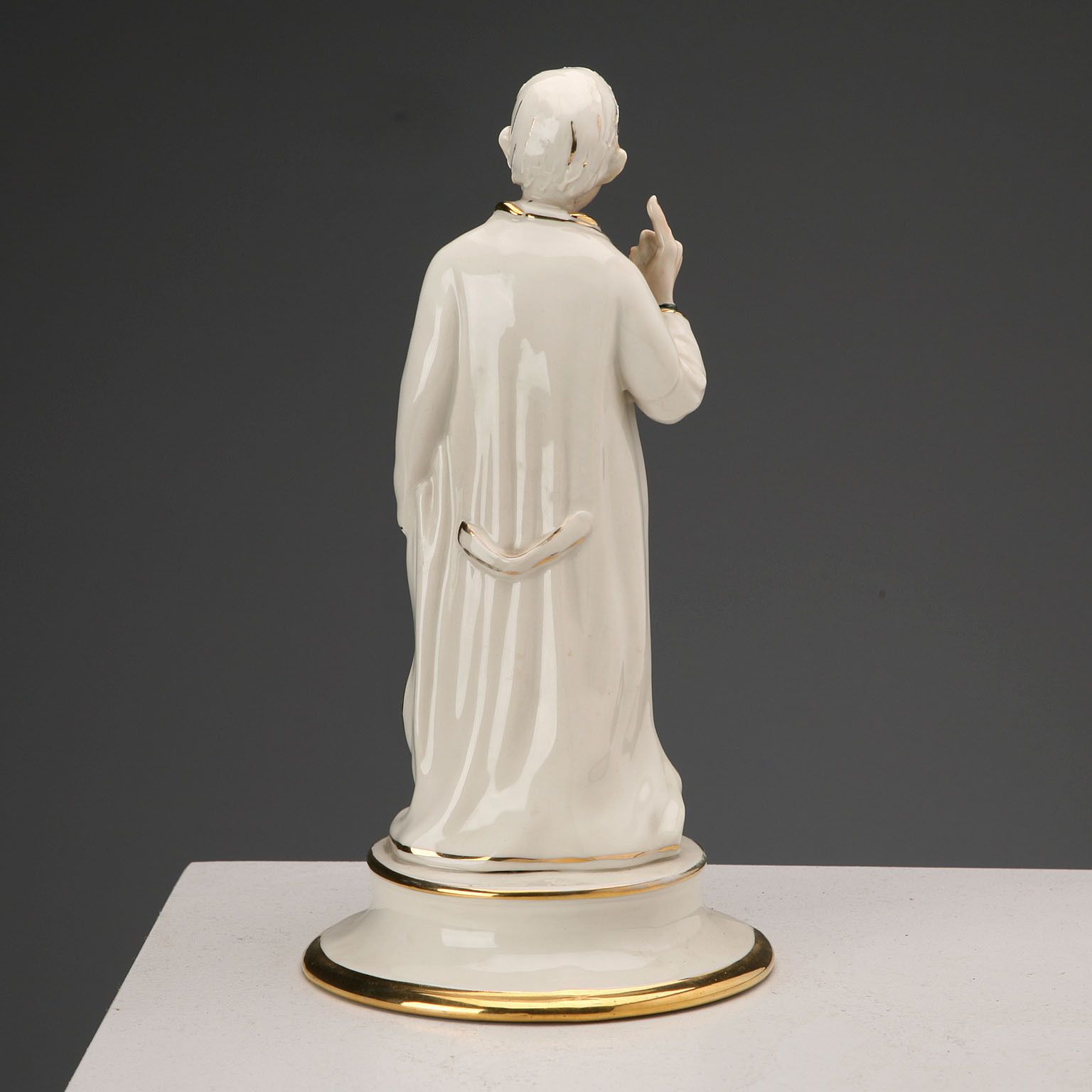 Figurine miniature de médecin en porcelaine d'époque, manufacture CVS, XXe siècle photo Art