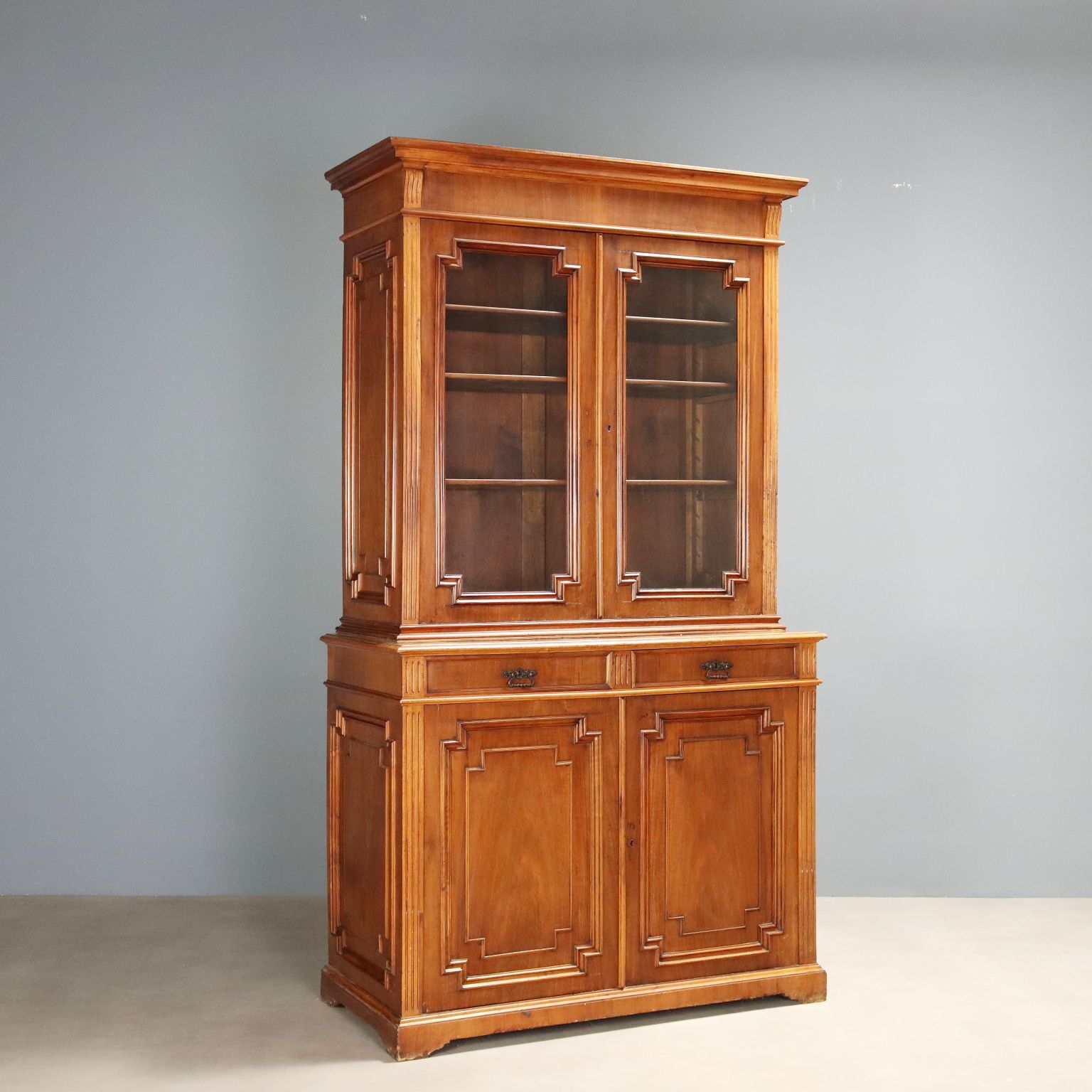Walnoothouten Dressoir Met Glazen Vitrinekast
