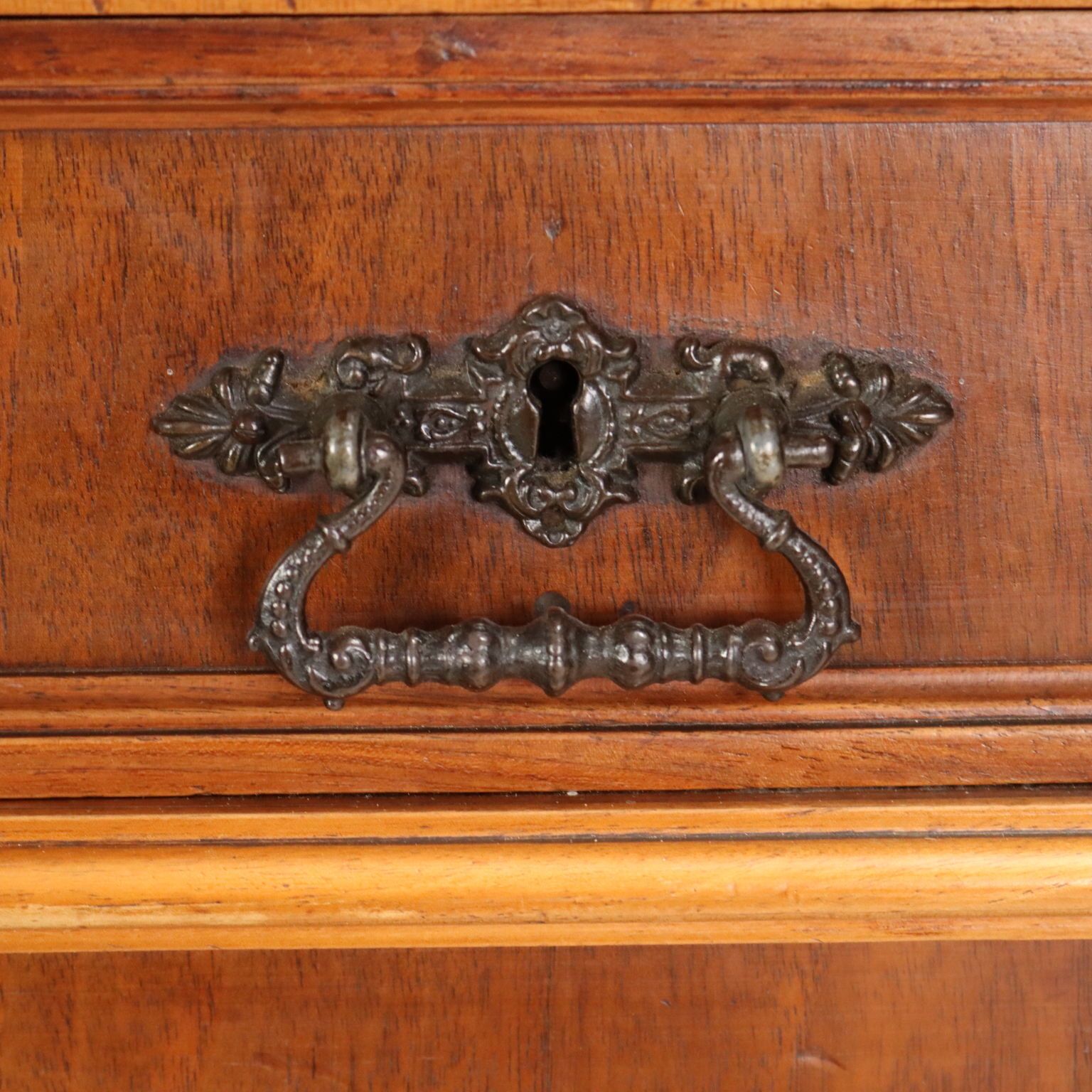 Walnoothouten Dressoir Met Glazen Vitrinekast photo buy