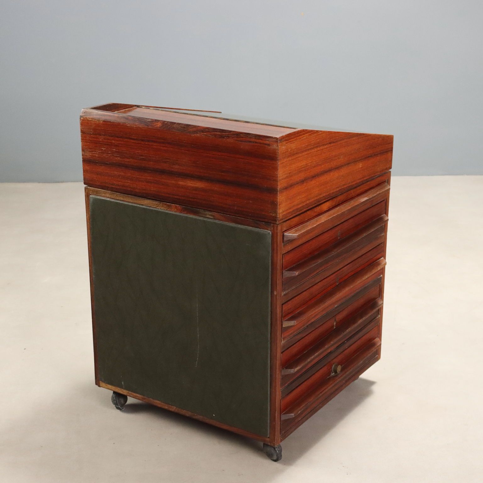 photo furniture Commode avec bureau, années 1960