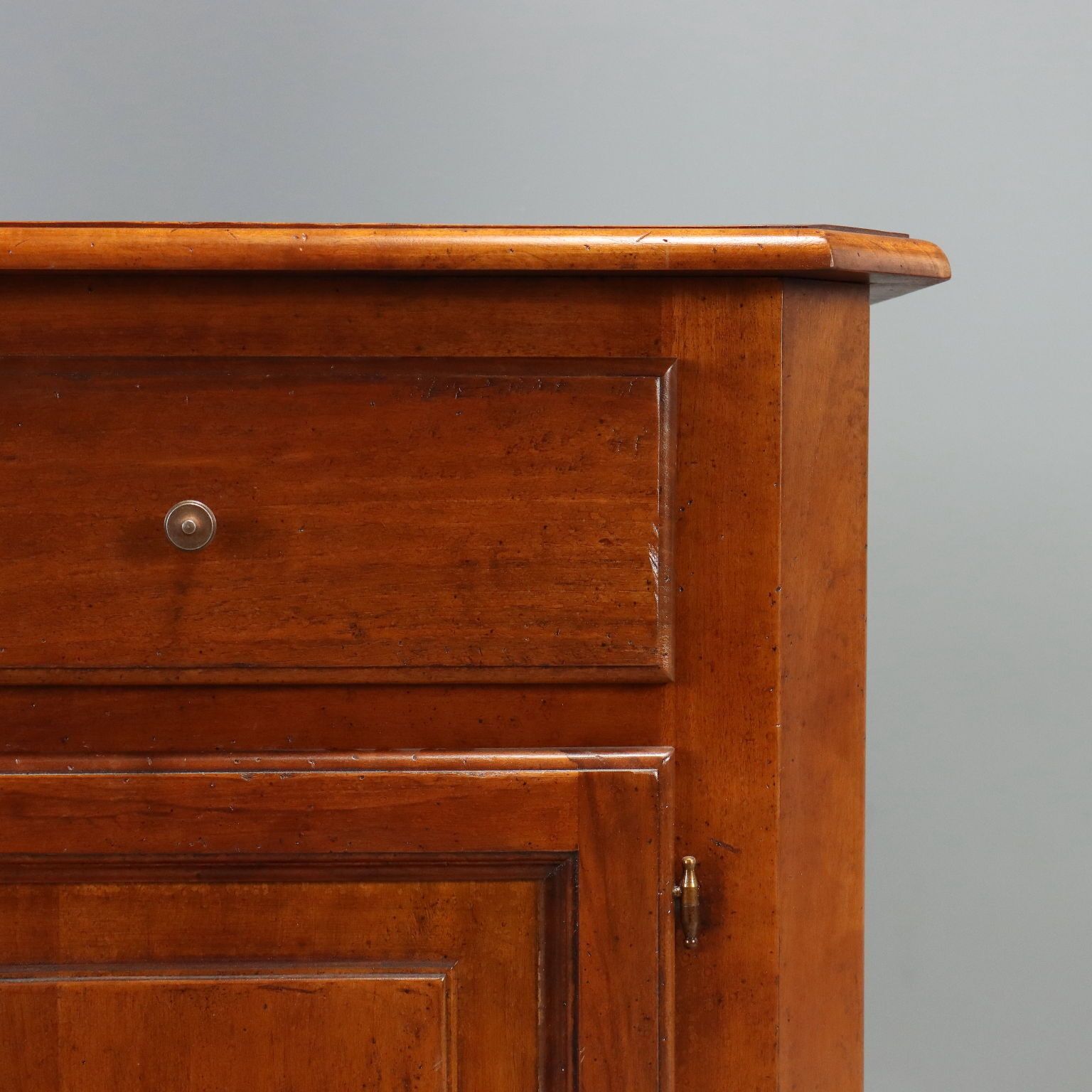 Armoire d'époque en noyer, 2 tiroirs, Italie, XXe siècle photo buy