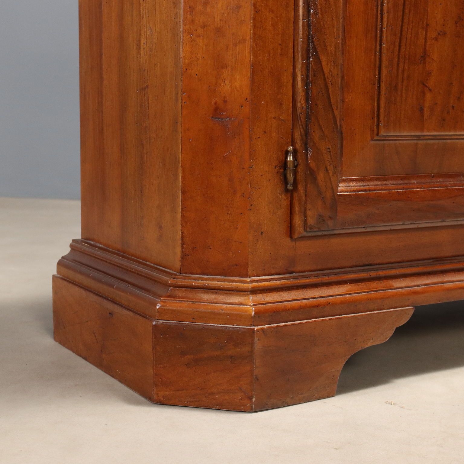 Armoire d'époque en noyer, 2 tiroirs, Italie, XXe siècle photo vintage