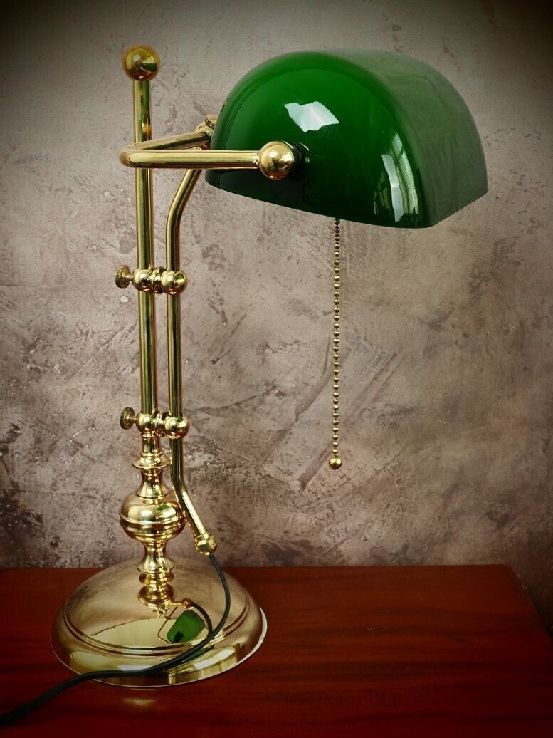 Banker’s Lamp – Green Glass Shade – Gold Finish – Vintage Office Desk Lamp photo Lighting