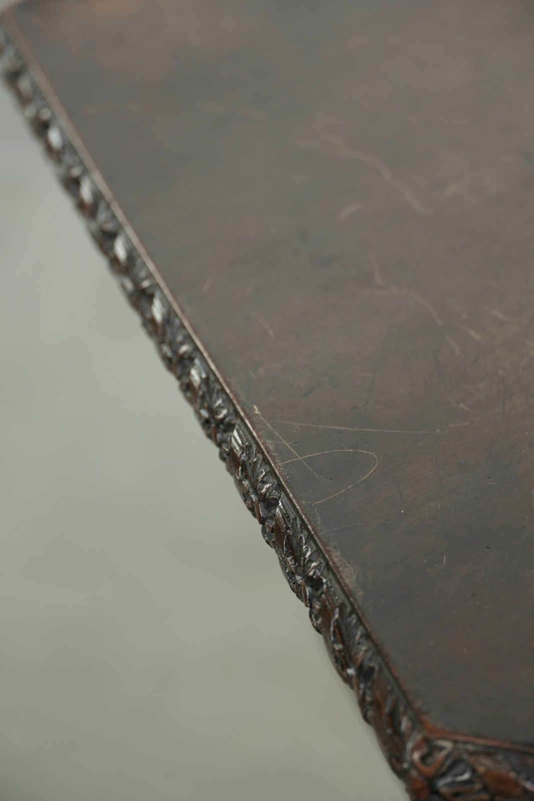 Meubels Antiek Houten Engelse Draaibare Boekenstandaard/Bijzettafel uit de 19e Eeuw met Zeshoekig Tafelblad photo