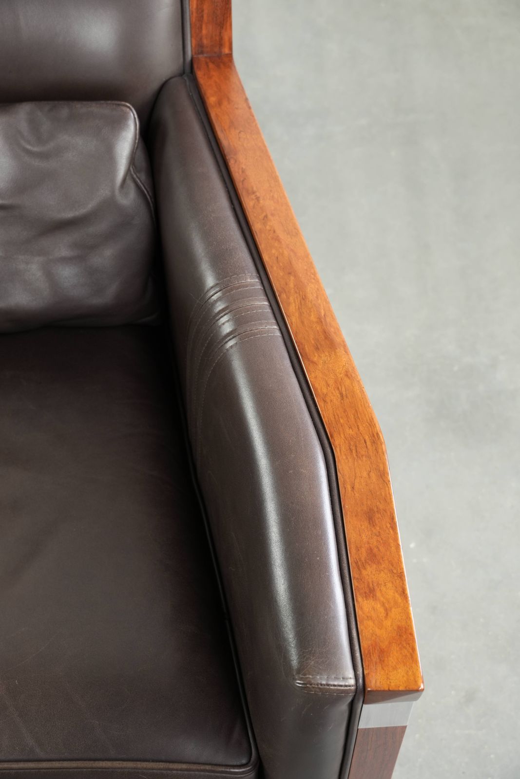 Schuitema Art Deco Design Fauteuil Uit De Decoforma Serie Met Luxueuze Donkerbruine Rundleren Bekleding photo vintage