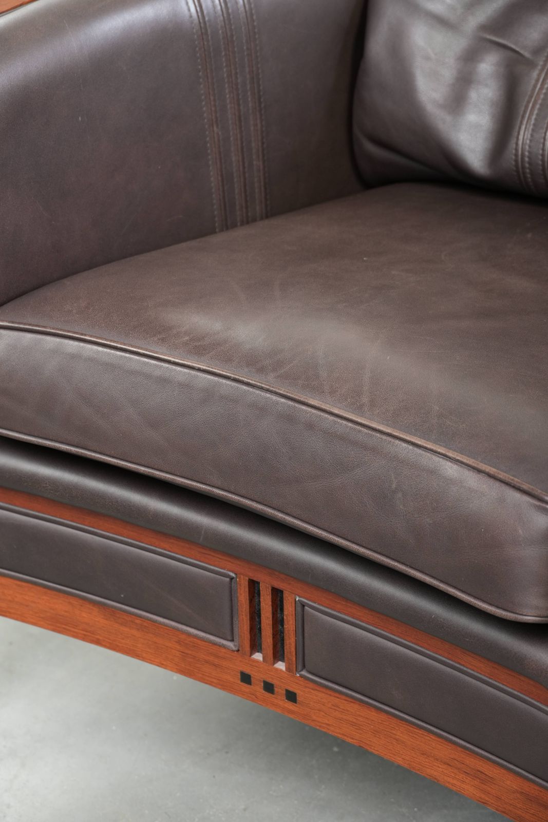 photo for sale Schuitema Art Deco Design Fauteuil Uit De Decoforma Serie Met Luxueuze Donkerbruine Rundleren Bekleding