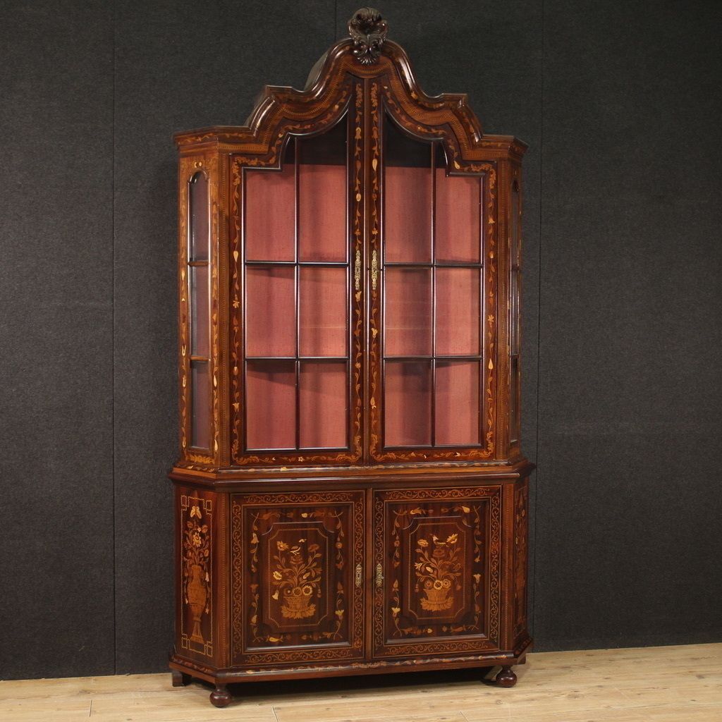 Vitrine d'exposition du XXe siècle, à marqueterie