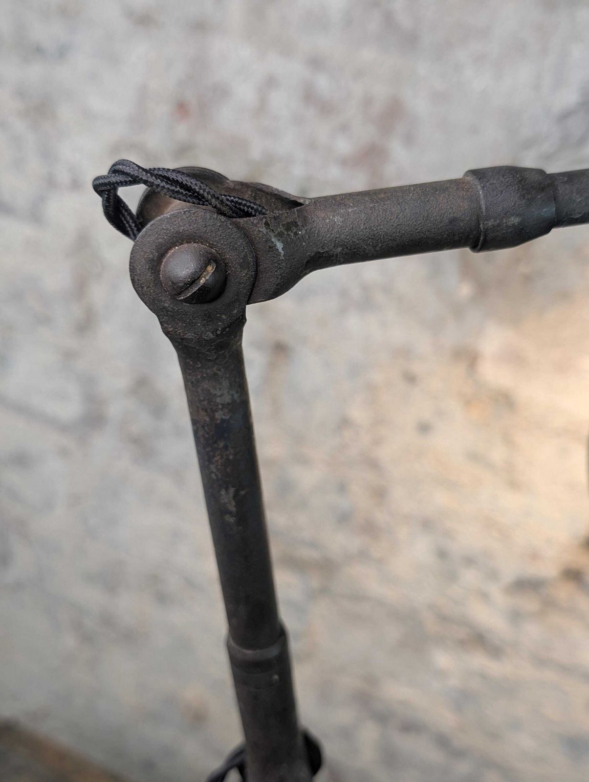 photo vinterior Vintage Dugdills Industrial Lamp | Antique Articulated Desk Lamp | British Factory Workshop Light | Heavy Cast Iron Table Lamp
