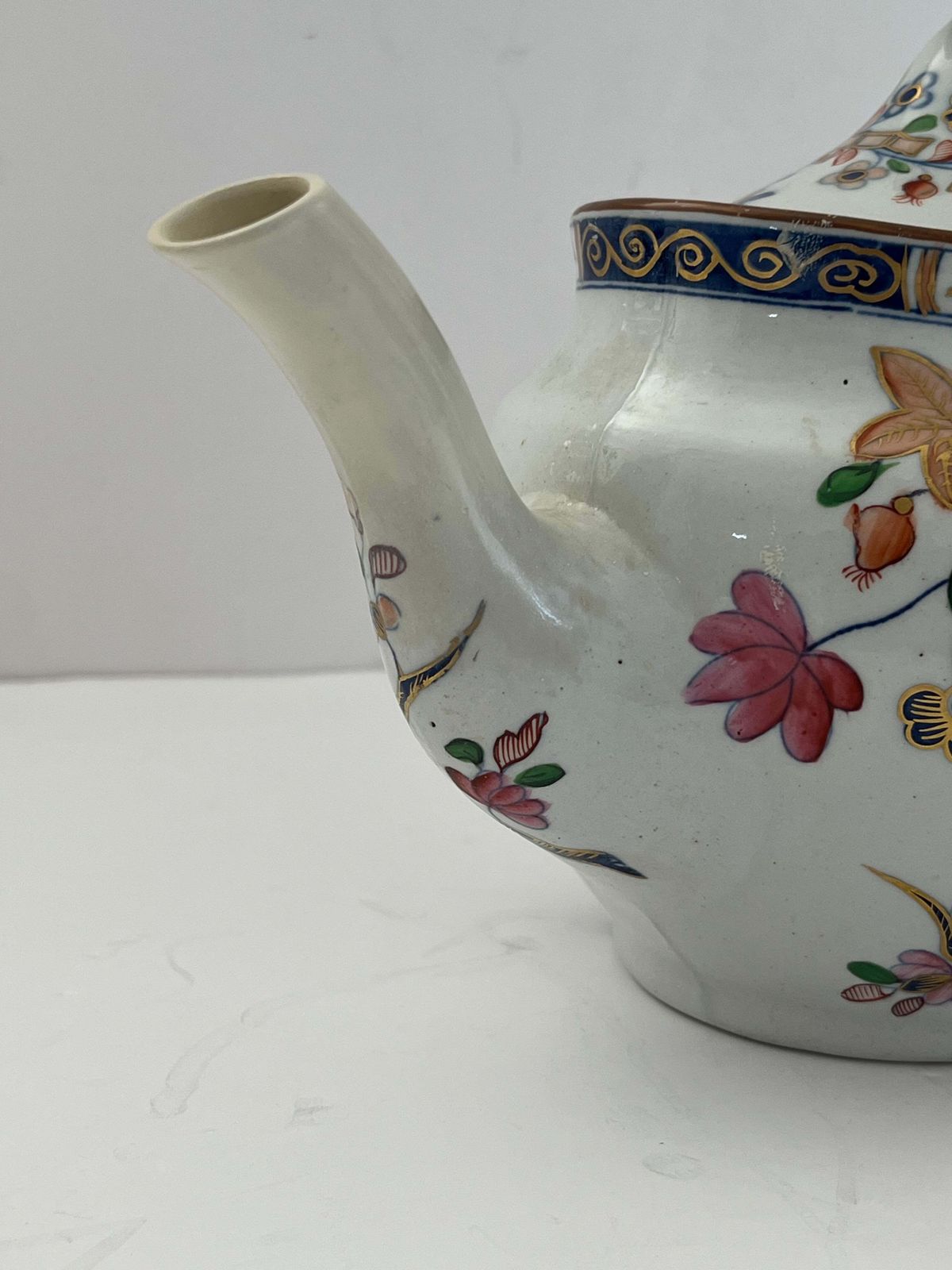 440.0 Antique Spode Teapot, Ironstone, Tobacco Leaf Pattern, Circa 1820 photo