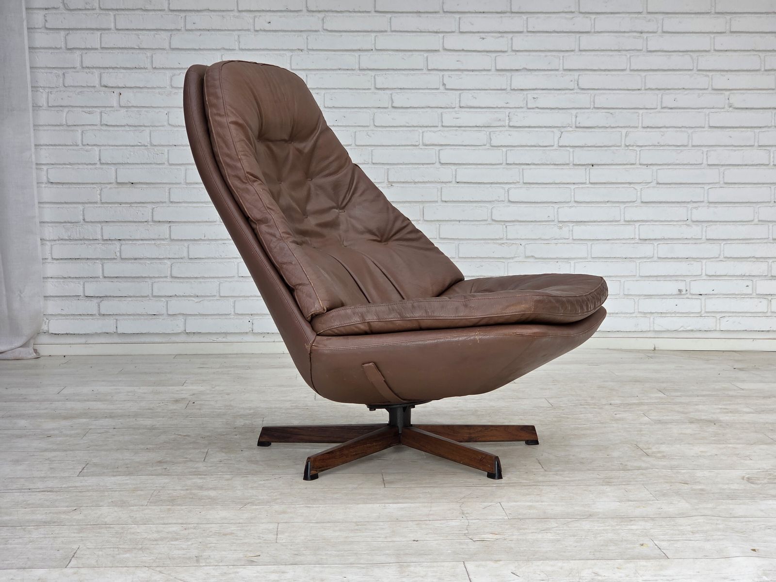 Ca. jaren 1970, Deens design van Madsen & Schubell, verstelbare draaifauteuil. photo furniture