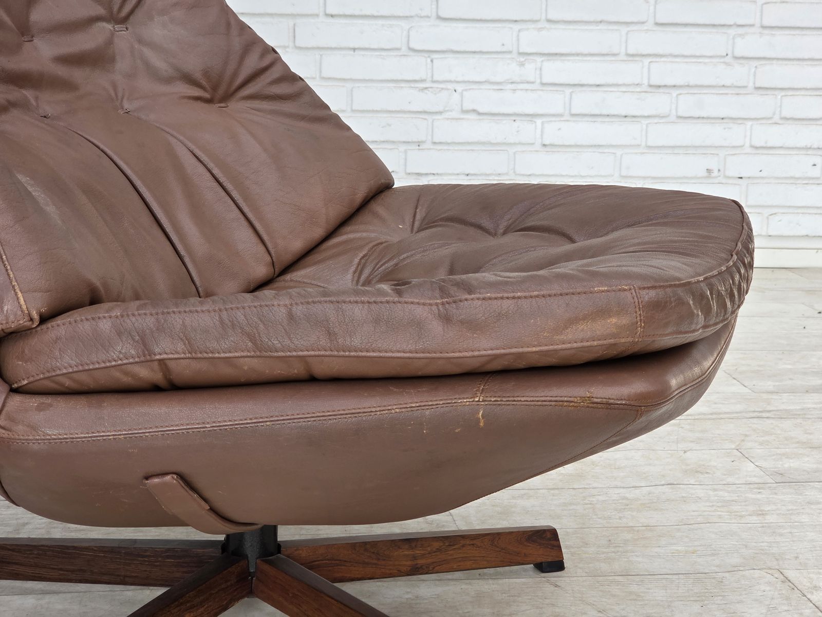 Ca. jaren 1970, Deens design van Madsen & Schubell, verstelbare draaifauteuil. photo Meubels