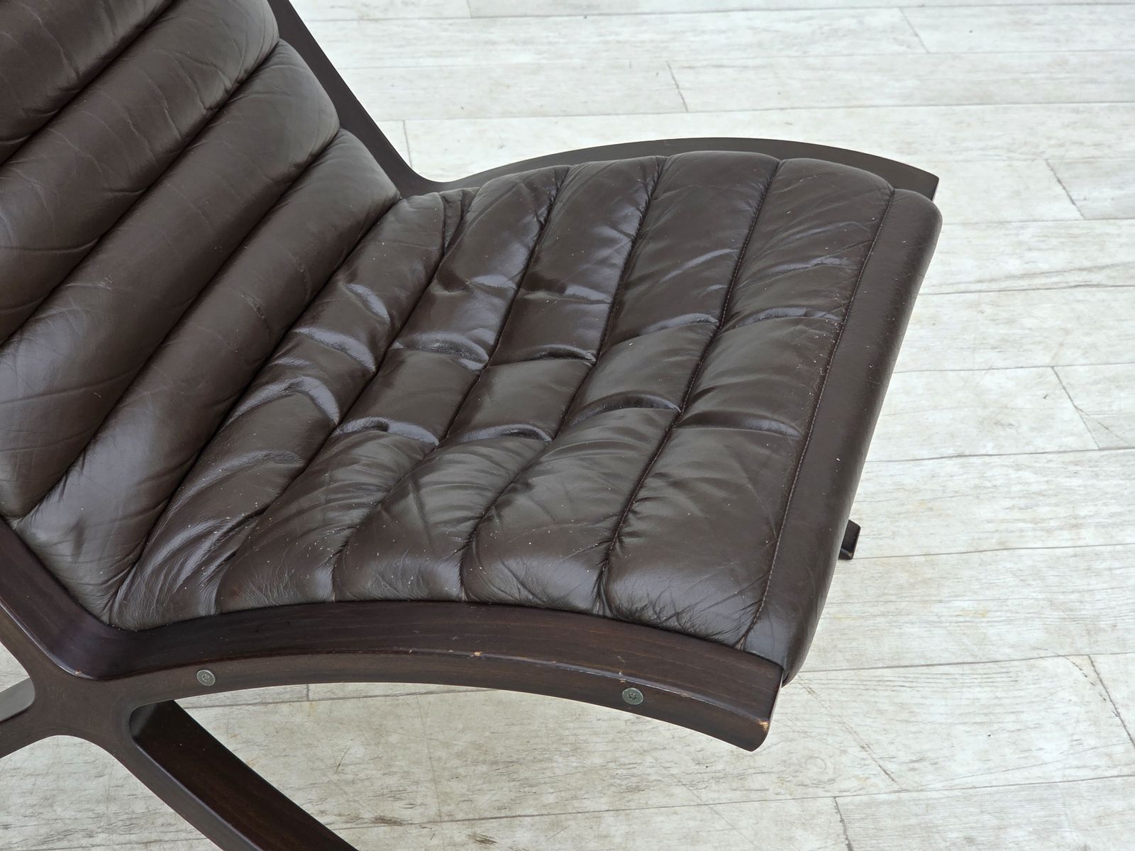 Jaren 1970, Deense fauteuil van Peter Hvidt & Orla Mølgaard voor Fritz Hansen. photo Meubels