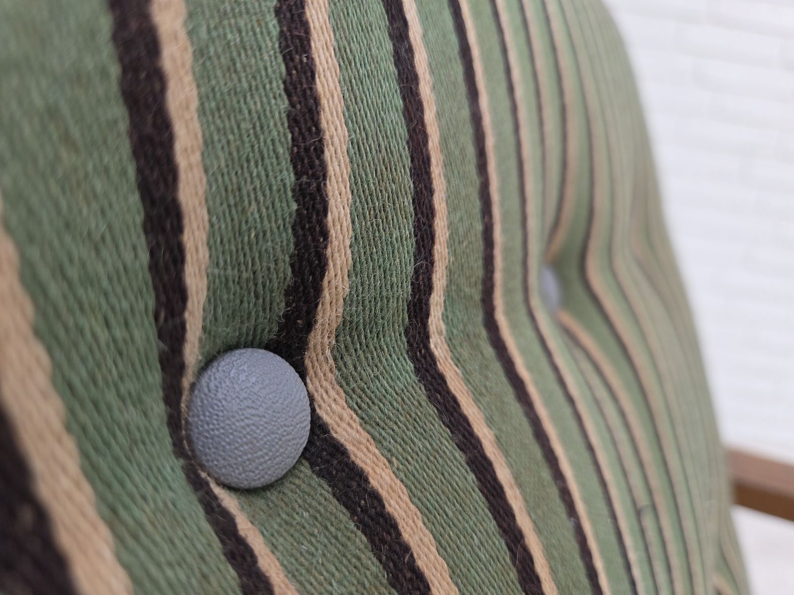 Jaren 1960, Deense fauteuil, meubelwol, beukenhout. photo vinterior