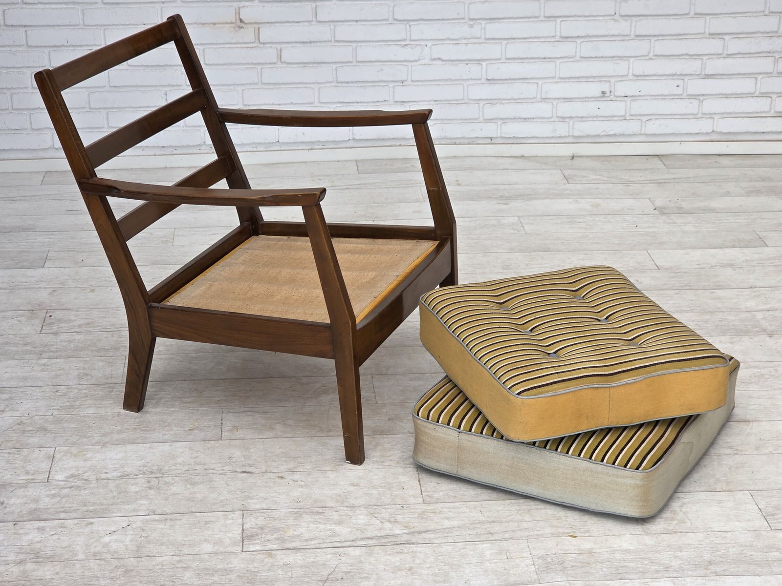 Jaren 1960, Deense fauteuil, meubelwol, beukenhout. photo buy