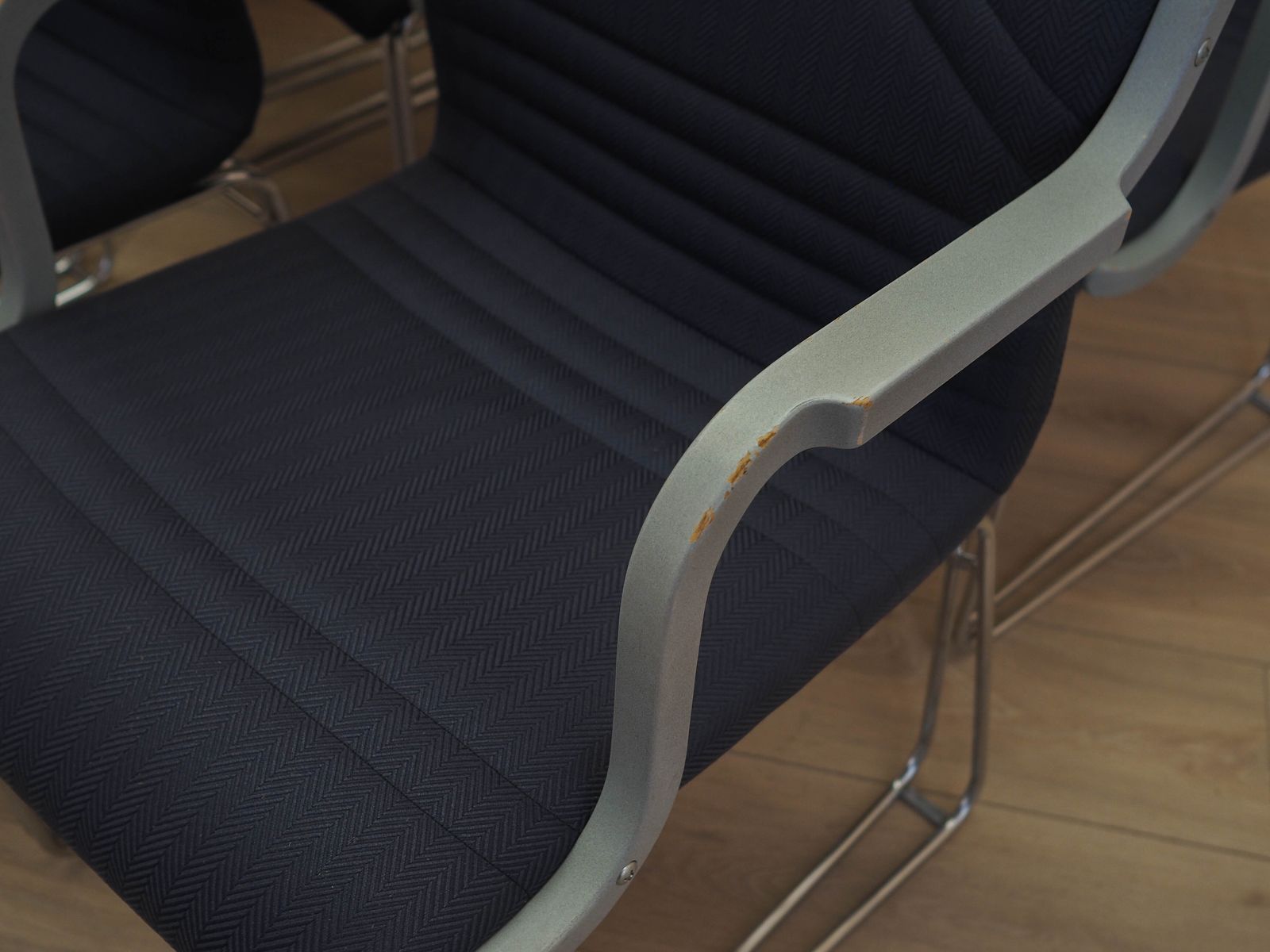 Set van zes stoelen met armleuningen, blauwe bekleding, Italiaans modern design, jaren 1990 photo Meubels