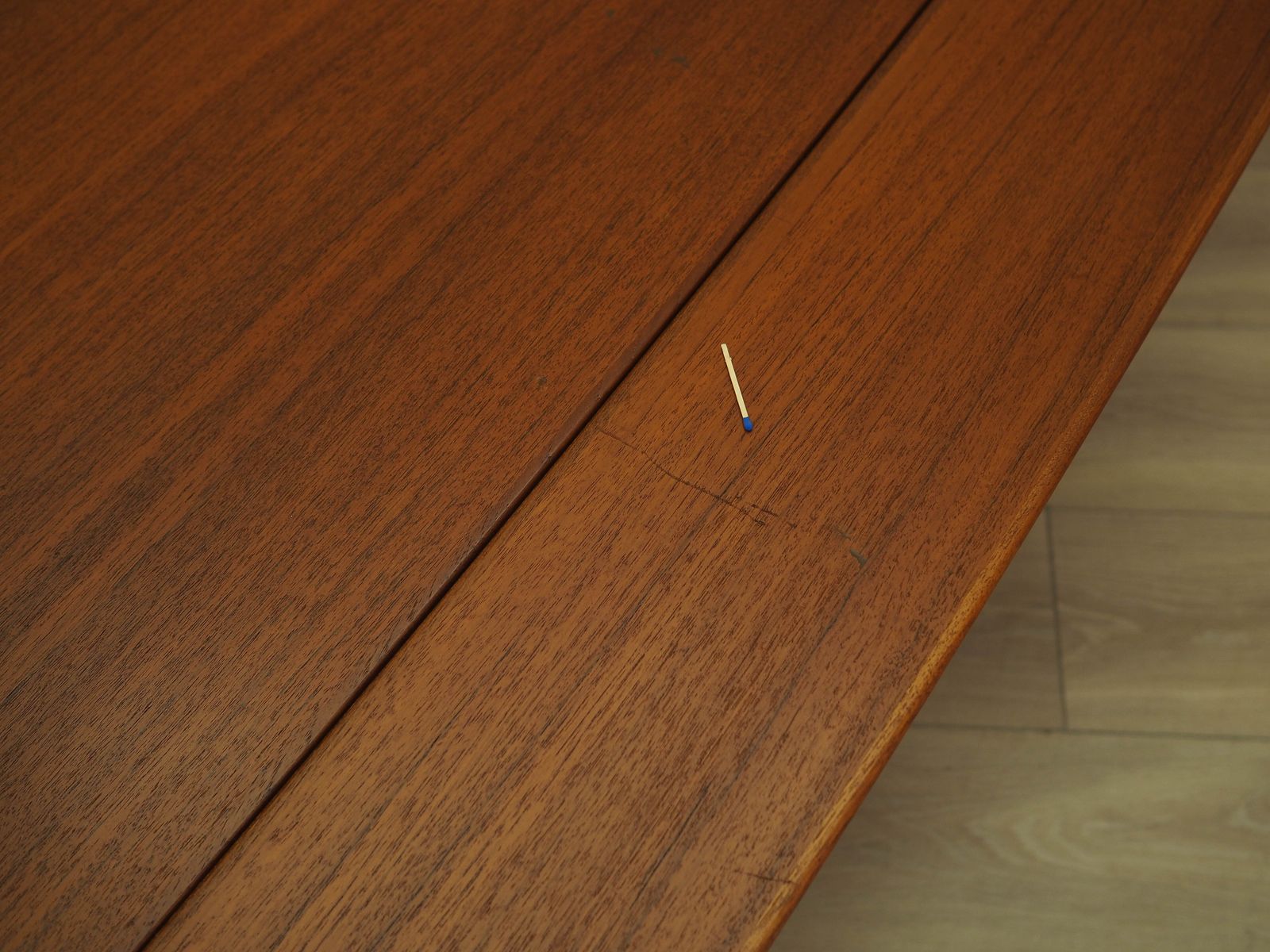 photo furniture Deense teakhouten salontafel met lattenplank, jaren 1960
