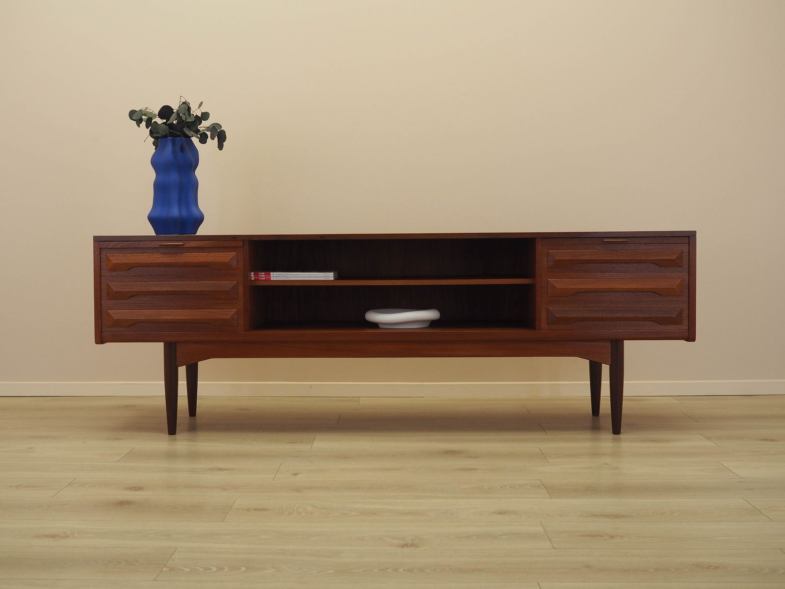 Deens teakhouten dressoir met uitschuifbare bladen en lades, jaren 1970 photo for sale
