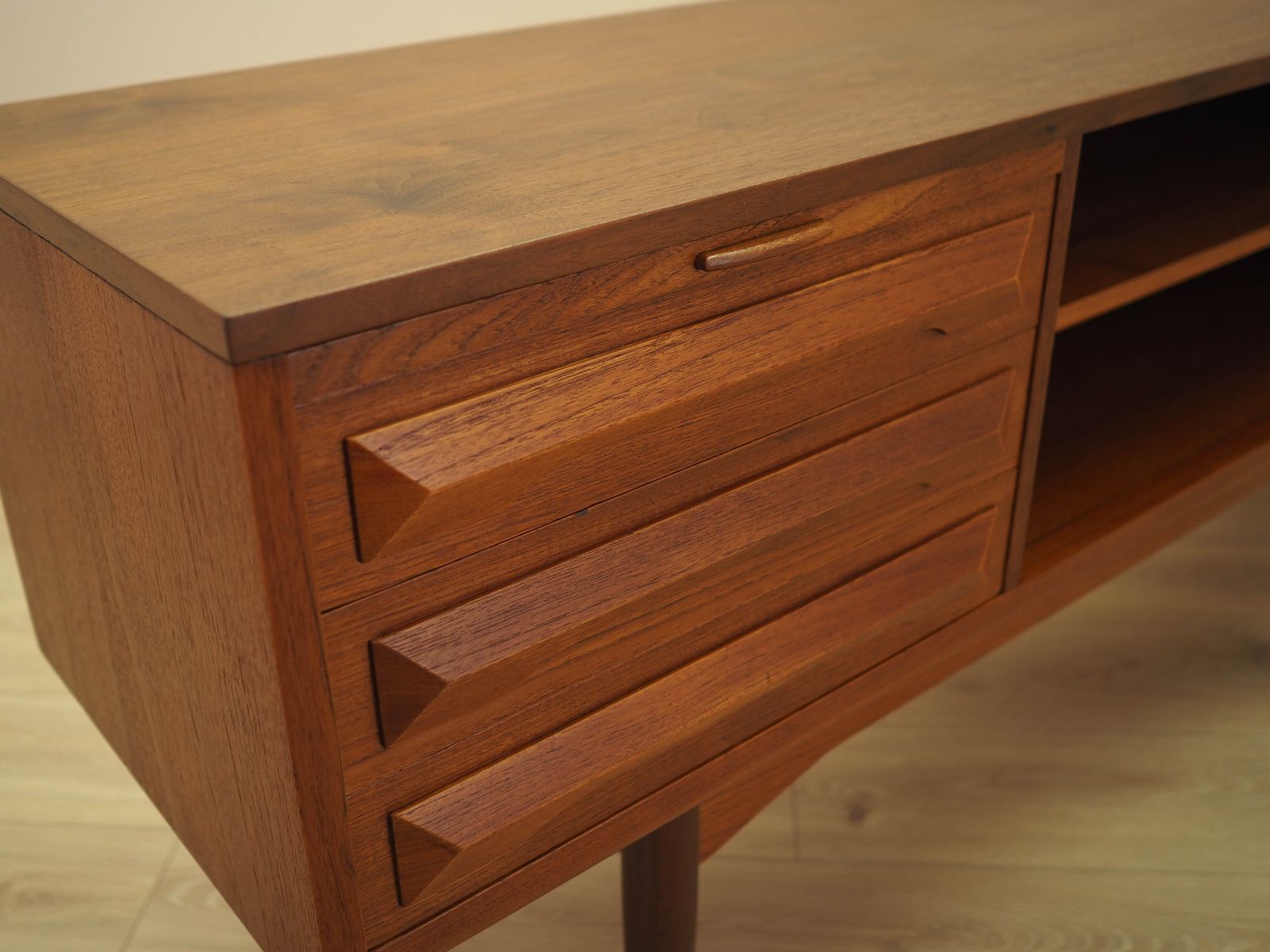Deens teakhouten dressoir met uitschuifbare bladen en lades, jaren 1970 photo vintage