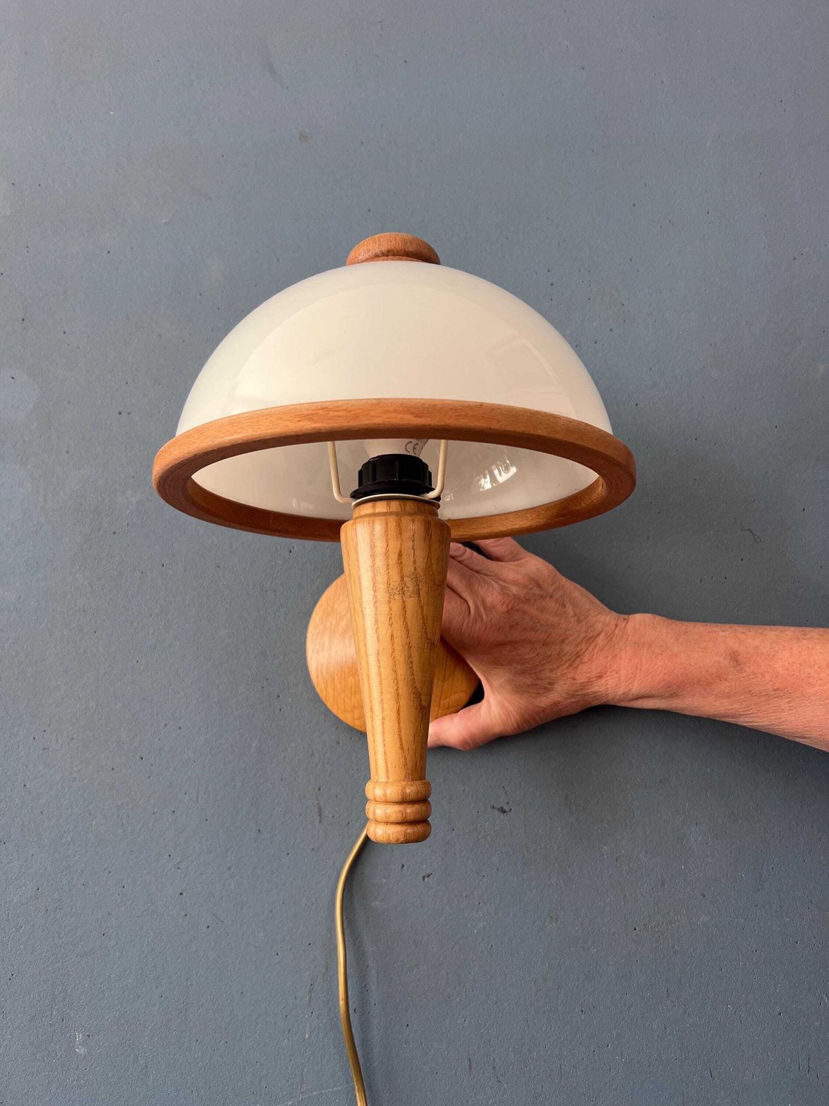 photo vinterior Vintage Steinhauer Wandlamp Mid-Century Verstelbare Houten Arm Plexiglas Lamp