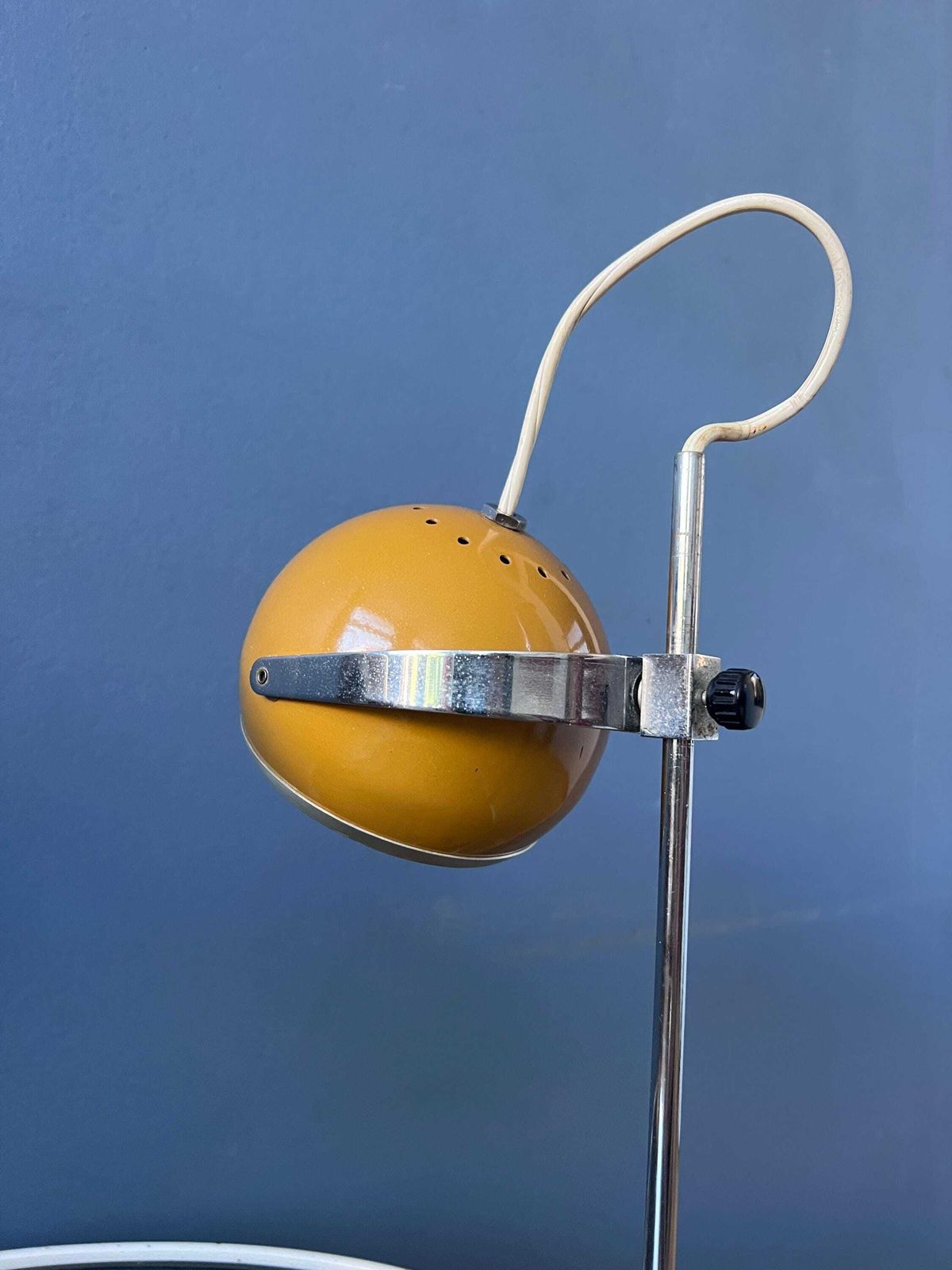 photo furniture Set van 2 gele Space Age eyeball tafellampjes, vintage mid-century