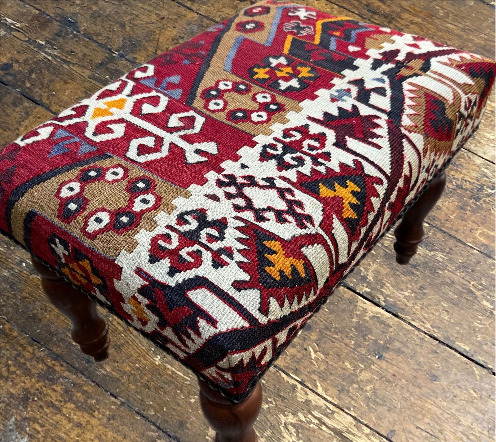 Kilim Beklede Kruk 0,53m x 0,37m x H0,38m photo furniture