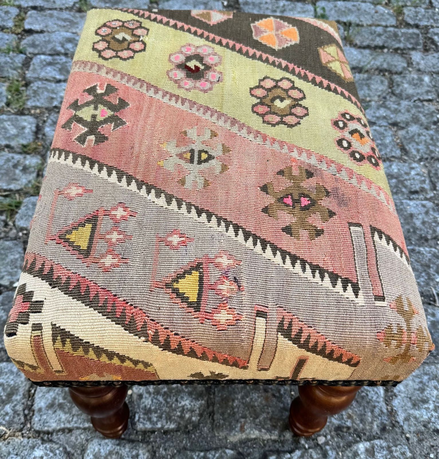 Kilim Beklede Kruk 0,52m x 0,37m x H0,38m photo vinterior