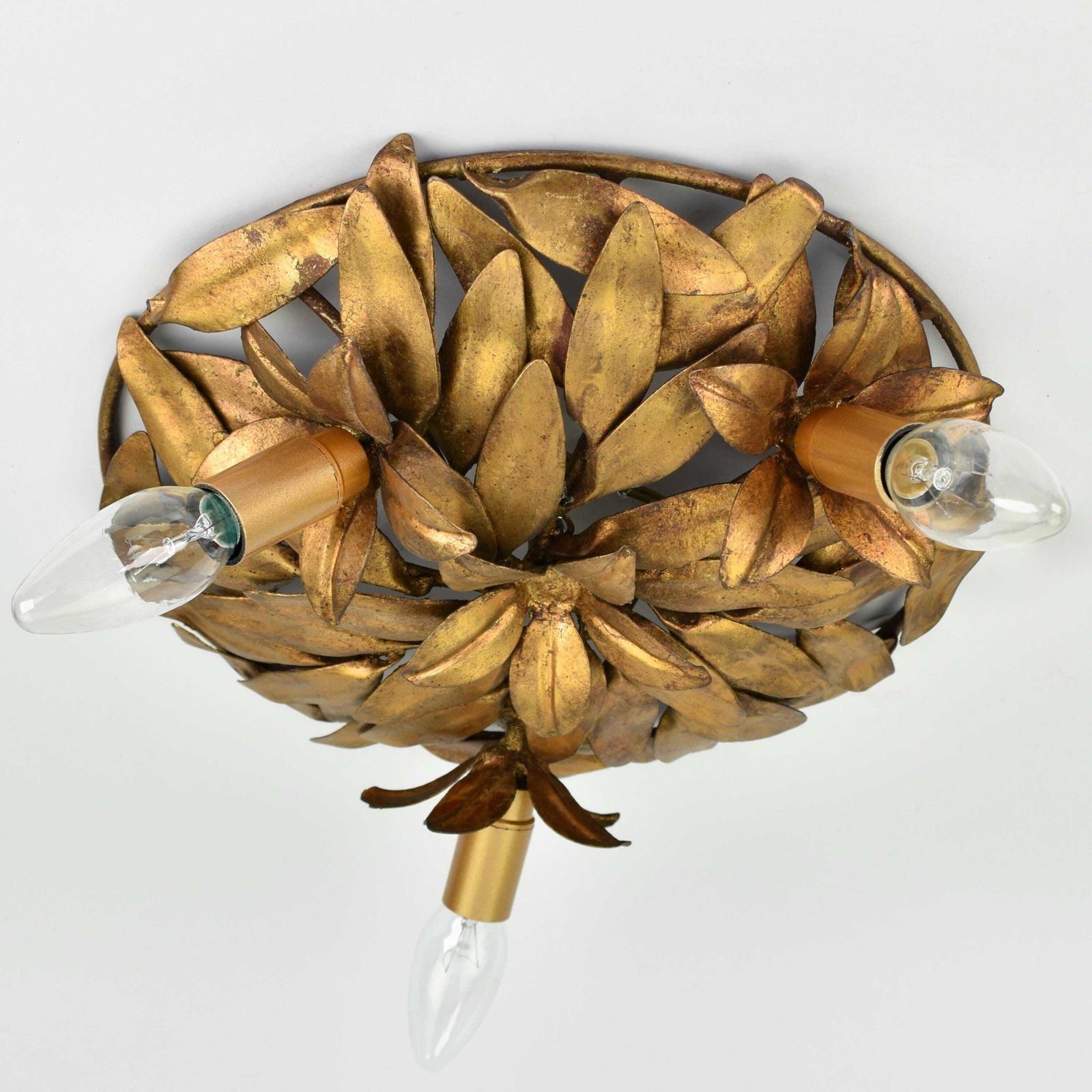 photo furniture Mid Century Italiaanse plafondlamp bloemen bladeren | Vintage Toleware plafondlamp goud verguld Florentijns Hollywood Regency jaren 1950