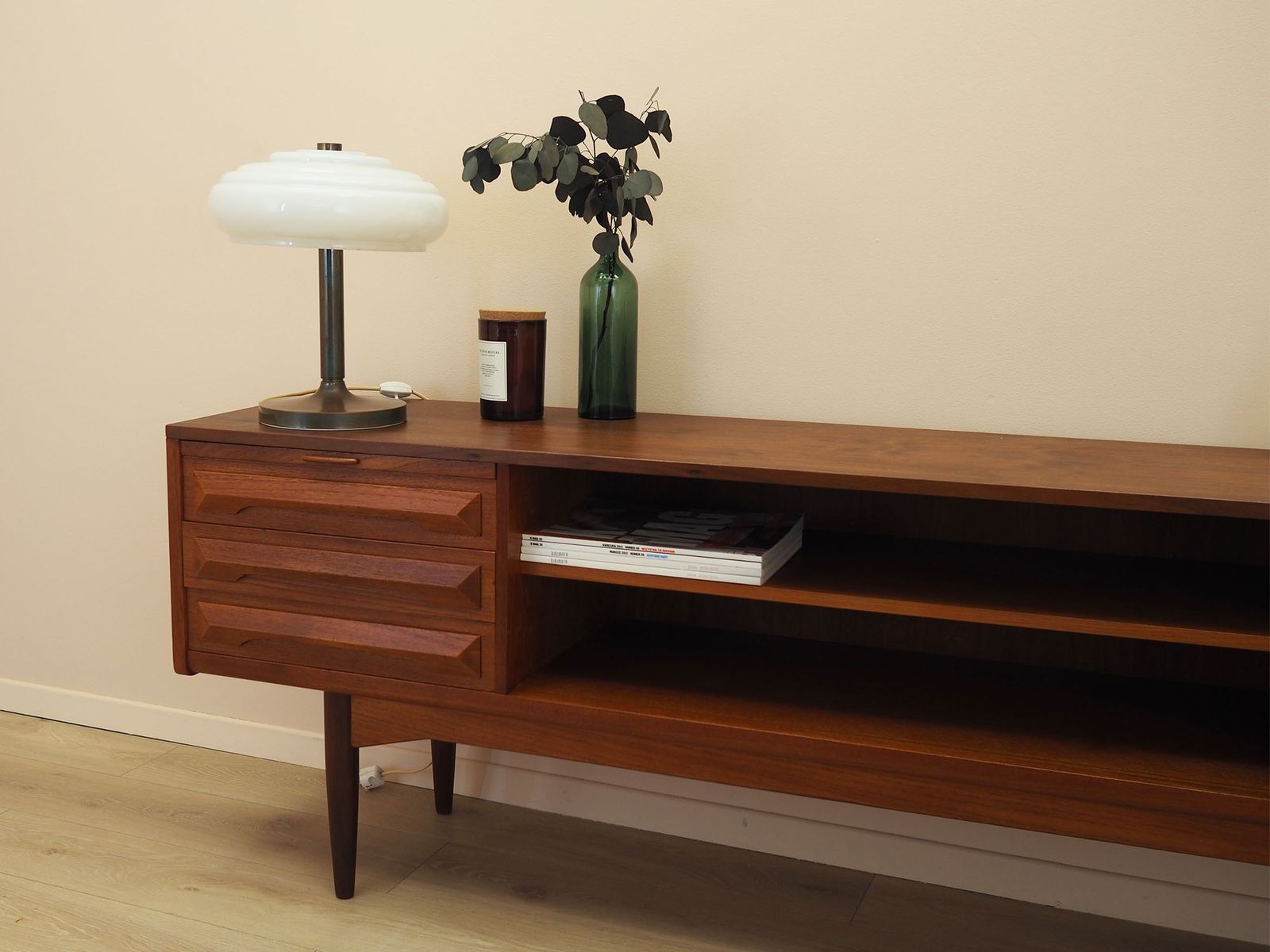 Deense Bureaulamp Ca. Jaren 1960 Met Lensvorming Kap, Bruine Metalen Voet, Art Deco Invloeden photo furniture