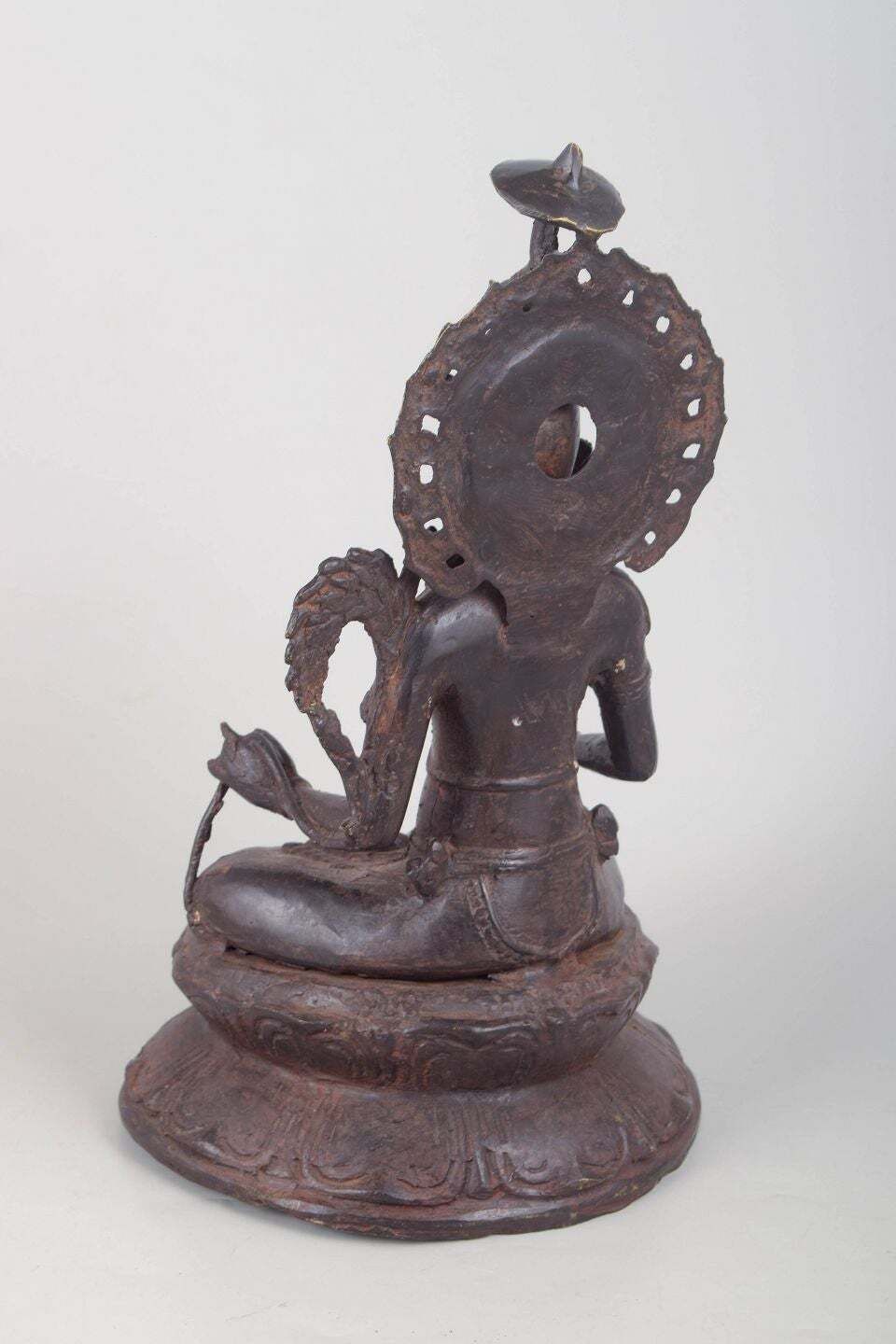 Figure bouddhiste assise en bronze patiné, Asie, XIXe siècle photo for sale