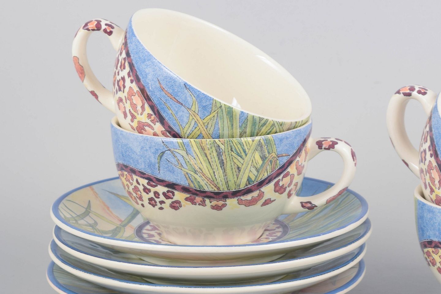 Gien, "Savane". Set van vier faience koffiekopjes met bijpassende schoteltjes. photo furniture
