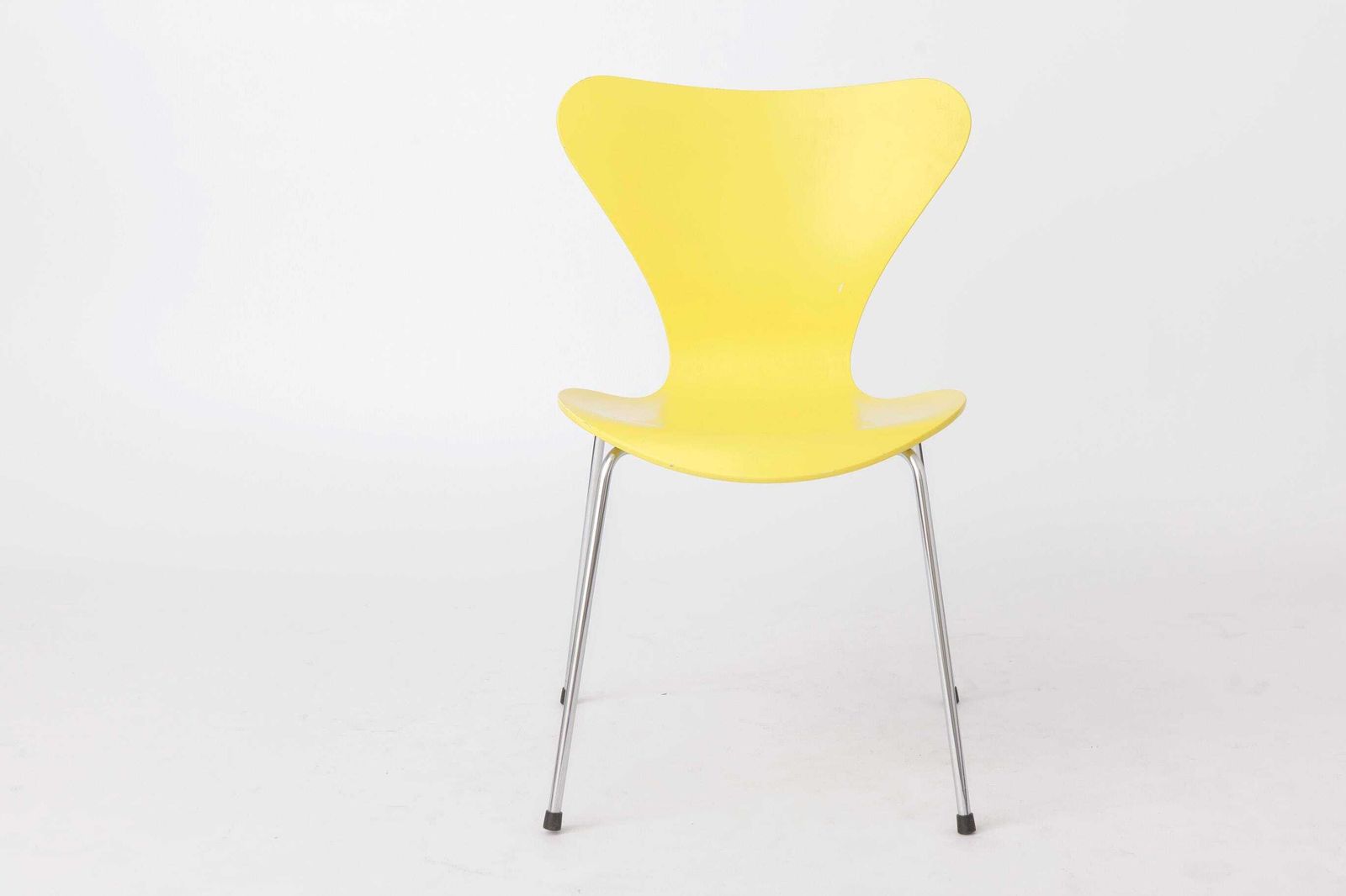 Arne Jacobsen Series 7 stoel model 3107, gele Fritz Hansen eetkamerstoel, Deens designklassieker, jaren 1990