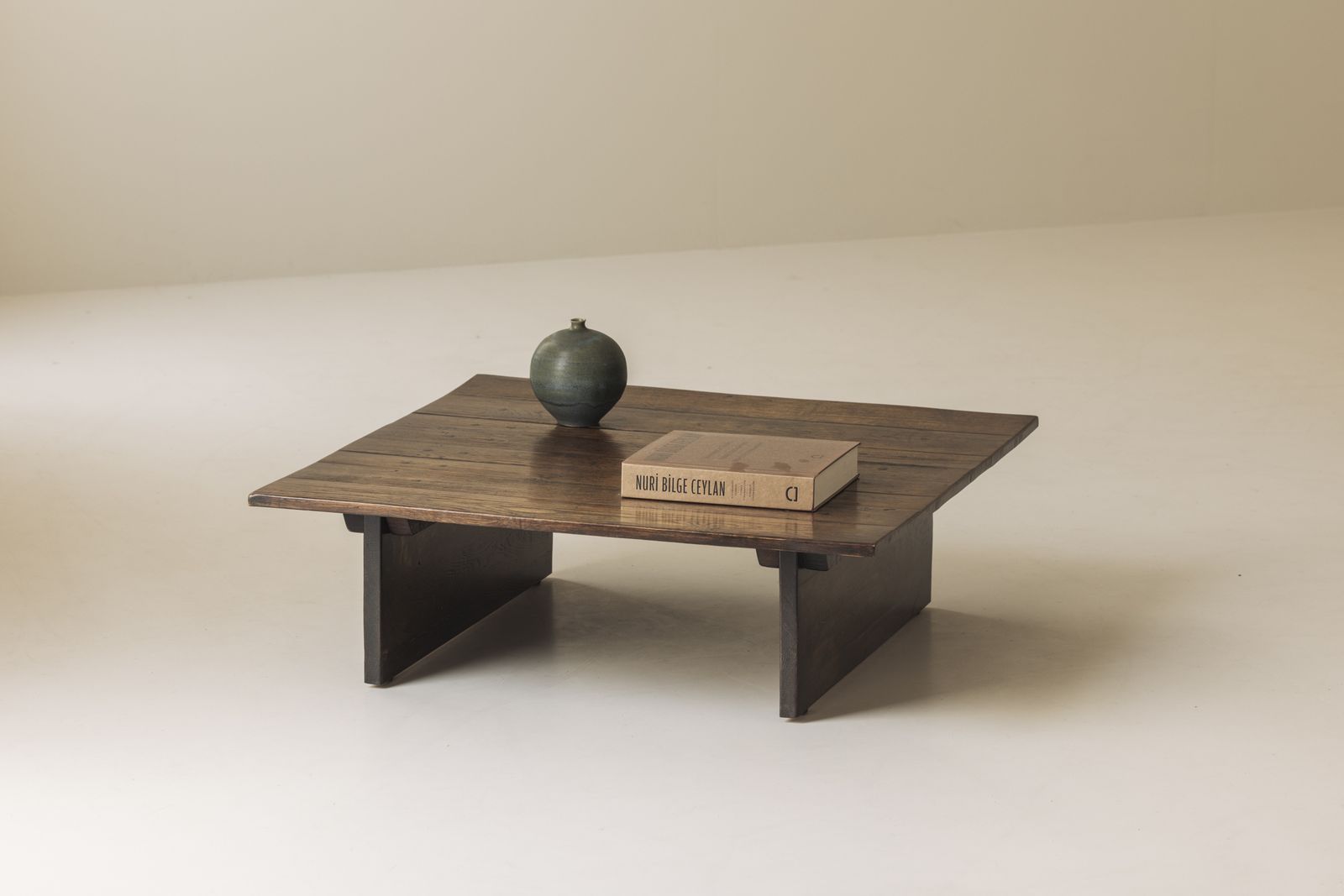 Franse Brutalistische Vierkante Salontafel Ca. jaren 1970 photo furniture