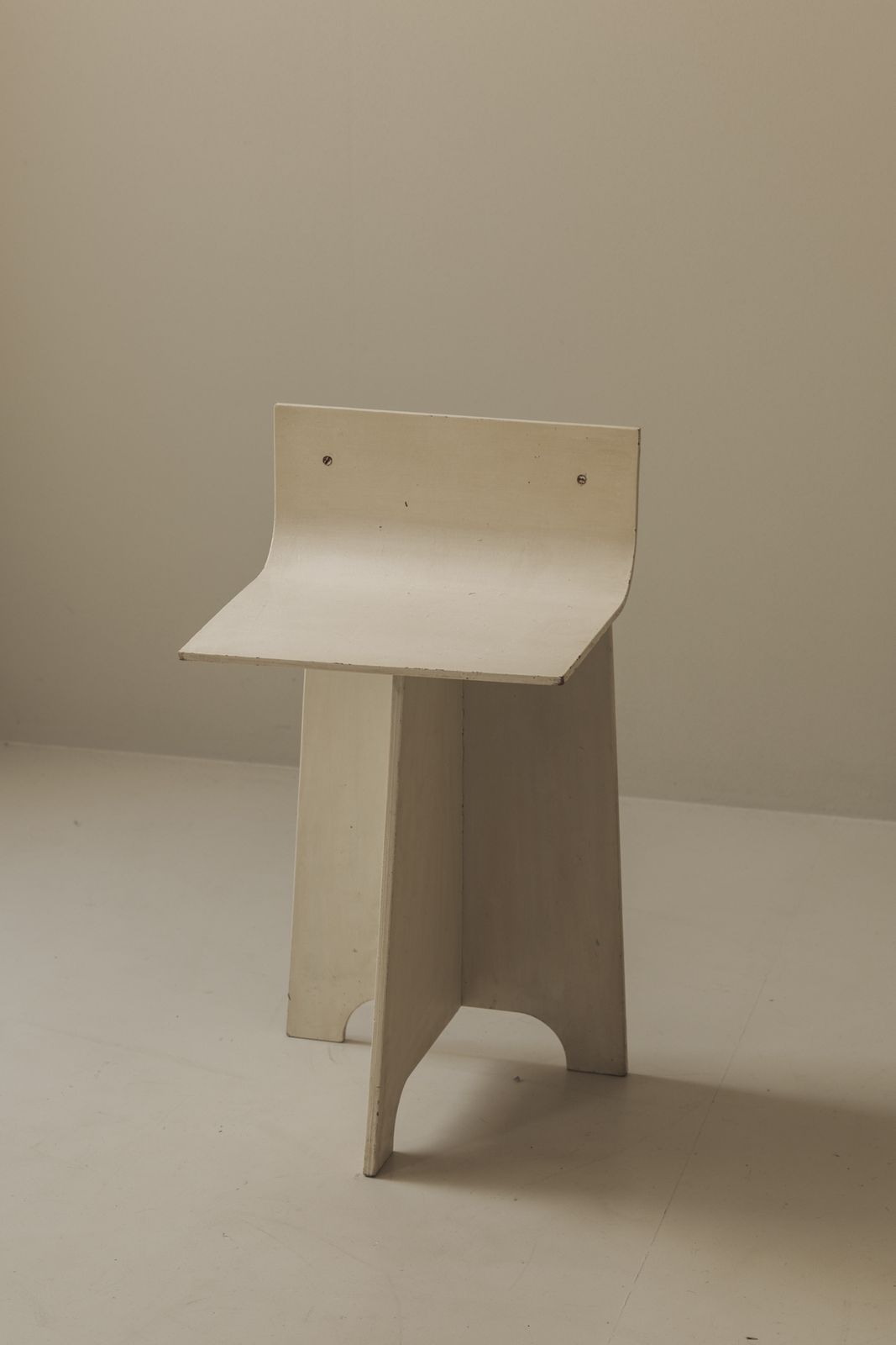 Decoratieve sculpturale Franse gebroken witte multiplex fauteuil, jaren 1940 photo vintage