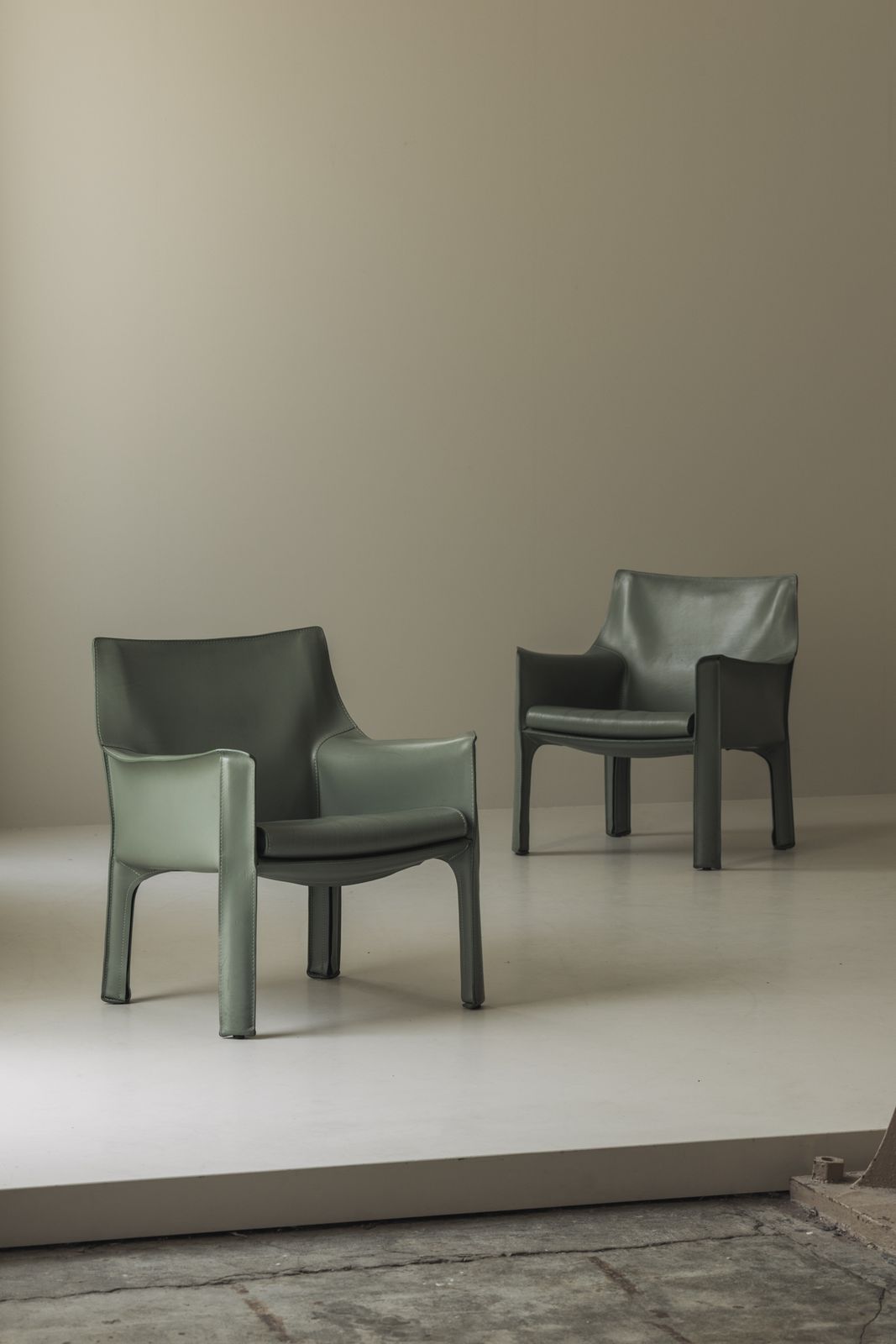 8x Saliegroen Zadelleren CAB 414 van Mario Bellini voor Cassina, Italië jaren 1980 photo furniture