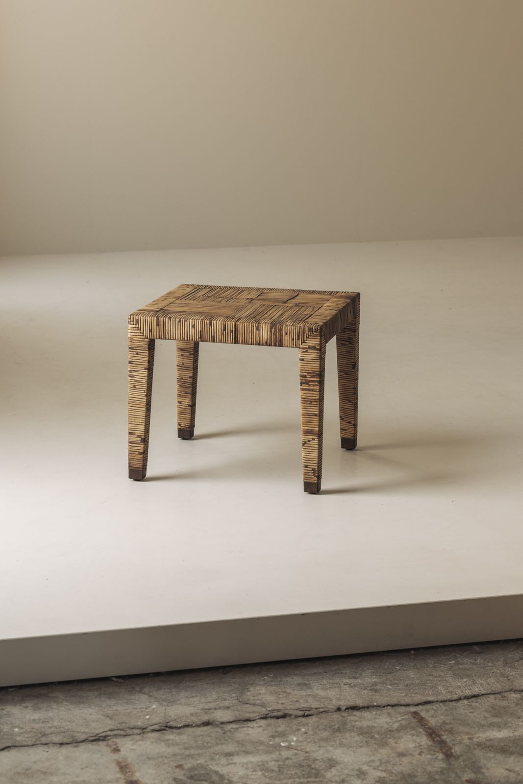 Uitzonderlijke Franse bijzettafels met rattanomwikkeling, jaren 1970 photo furniture